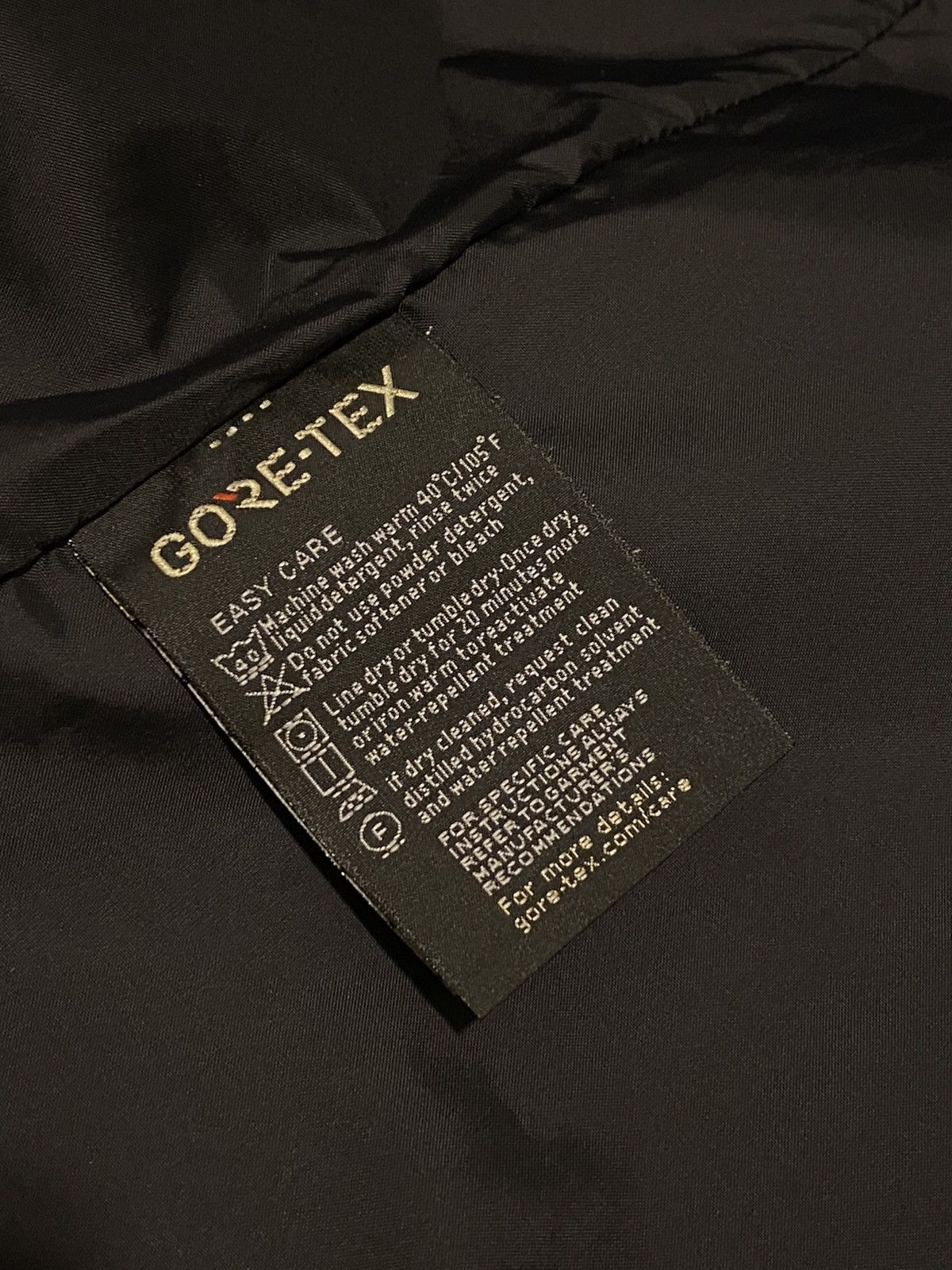 The North Face TNF Korea exclusive 1990 Mountain Jacket “Snow Mountain” Size US M / EU 48-50 / 2 - 6 Thumbnail