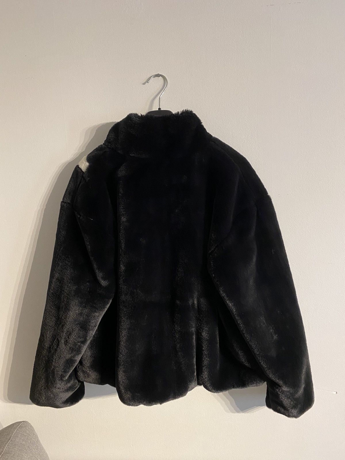 Nike NSW Plush Faux Fur Swoosh Jacket Black & Fossil/White Size US M / EU 48-50 / 2 - 4 Thumbnail