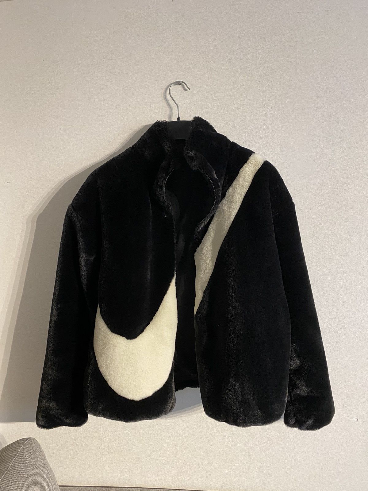 Nike NSW Plush Faux Fur Swoosh Jacket Black & Fossil/White Size US M / EU 48-50 / 2 - 3 Thumbnail