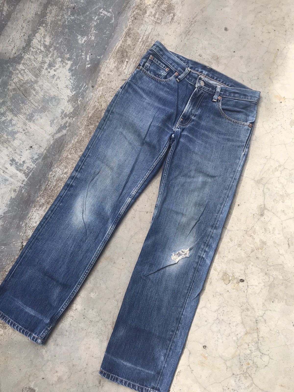 Levi's Blue Wash Levi’s 502 Distressed And Aging Denim W29 Size US 29 - 2 Thumbnail