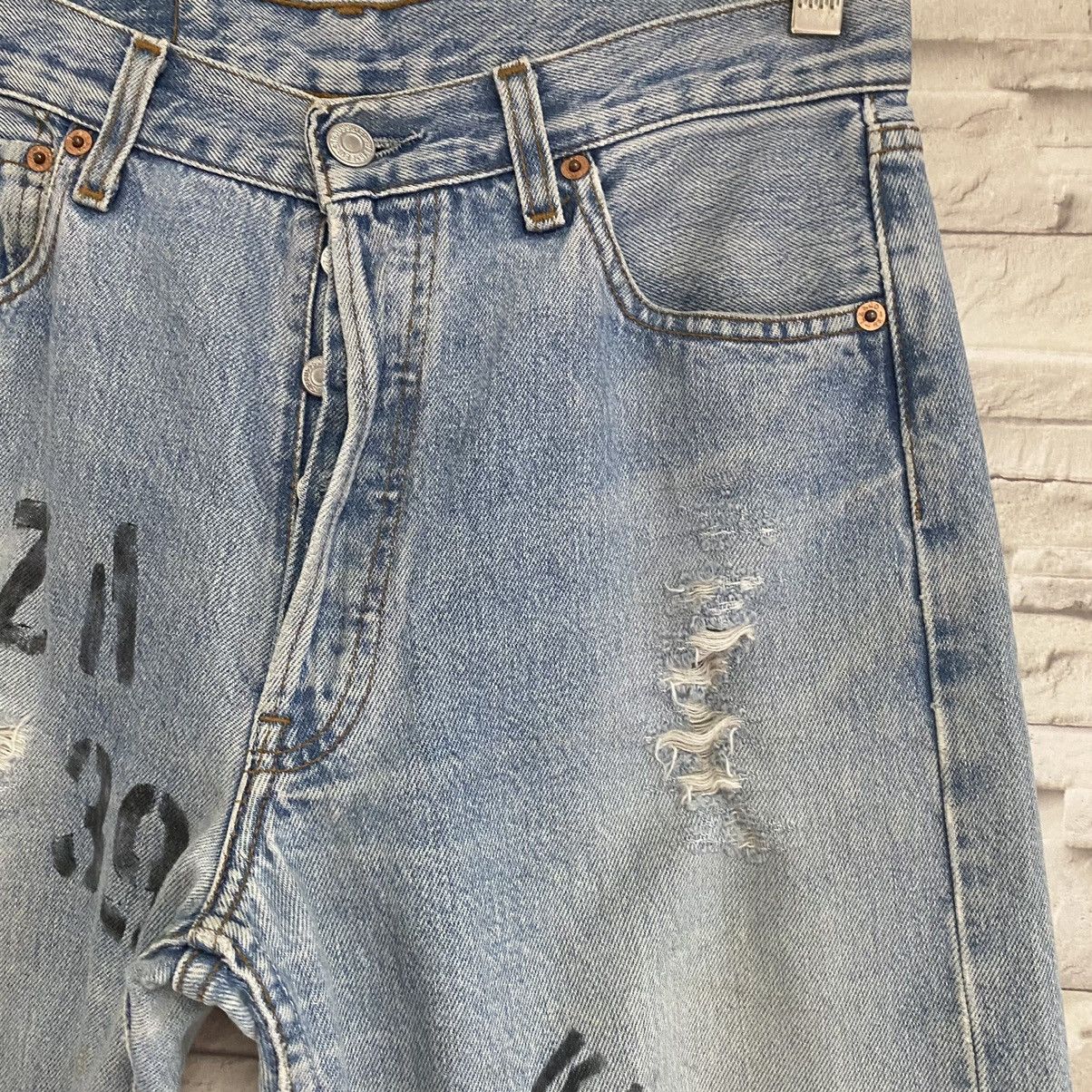 Levi's Vintage Levis 501 Distressed Jeans Light Wash 30x33 Size US 30 / EU 46 - 6 Thumbnail