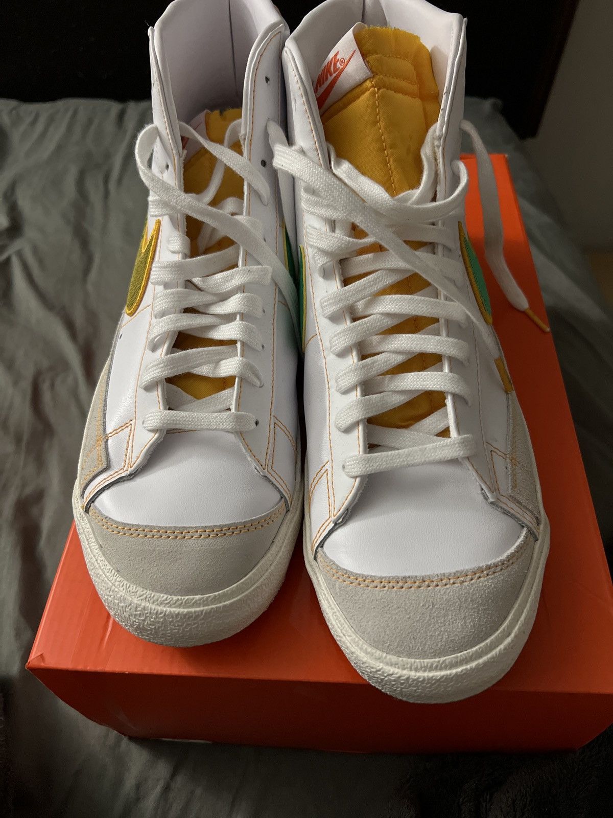 blazer mid 77 raygun