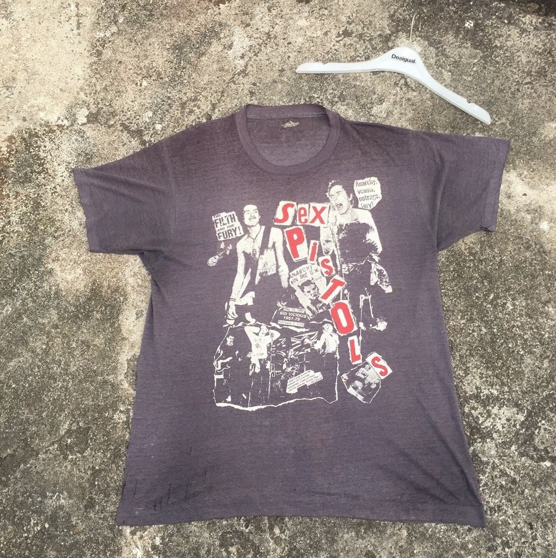 Band Tees × Seditionaries × Vintage thrased and faded Vintage Sex Pistol Shirt Size US L / EU 52-54 / 3 - 4 Thumbnail