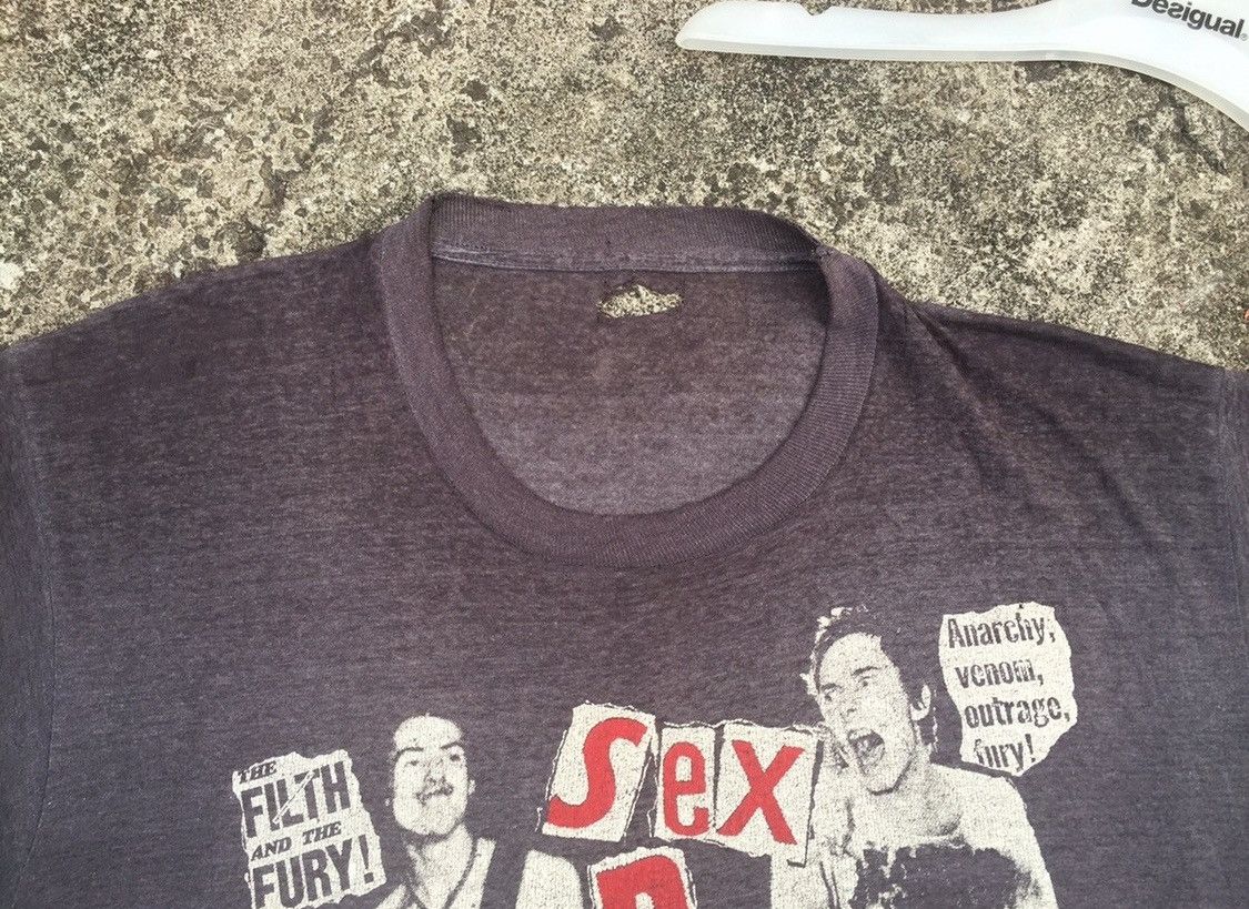 Band Tees × Seditionaries × Vintage thrased and faded Vintage Sex Pistol Shirt Size US L / EU 52-54 / 3 - 13 Thumbnail