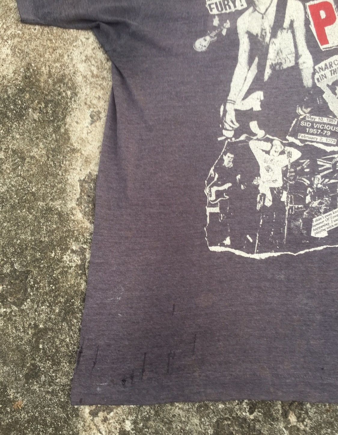 Band Tees × Seditionaries × Vintage thrased and faded Vintage Sex Pistol Shirt Size US L / EU 52-54 / 3 - 8 Thumbnail