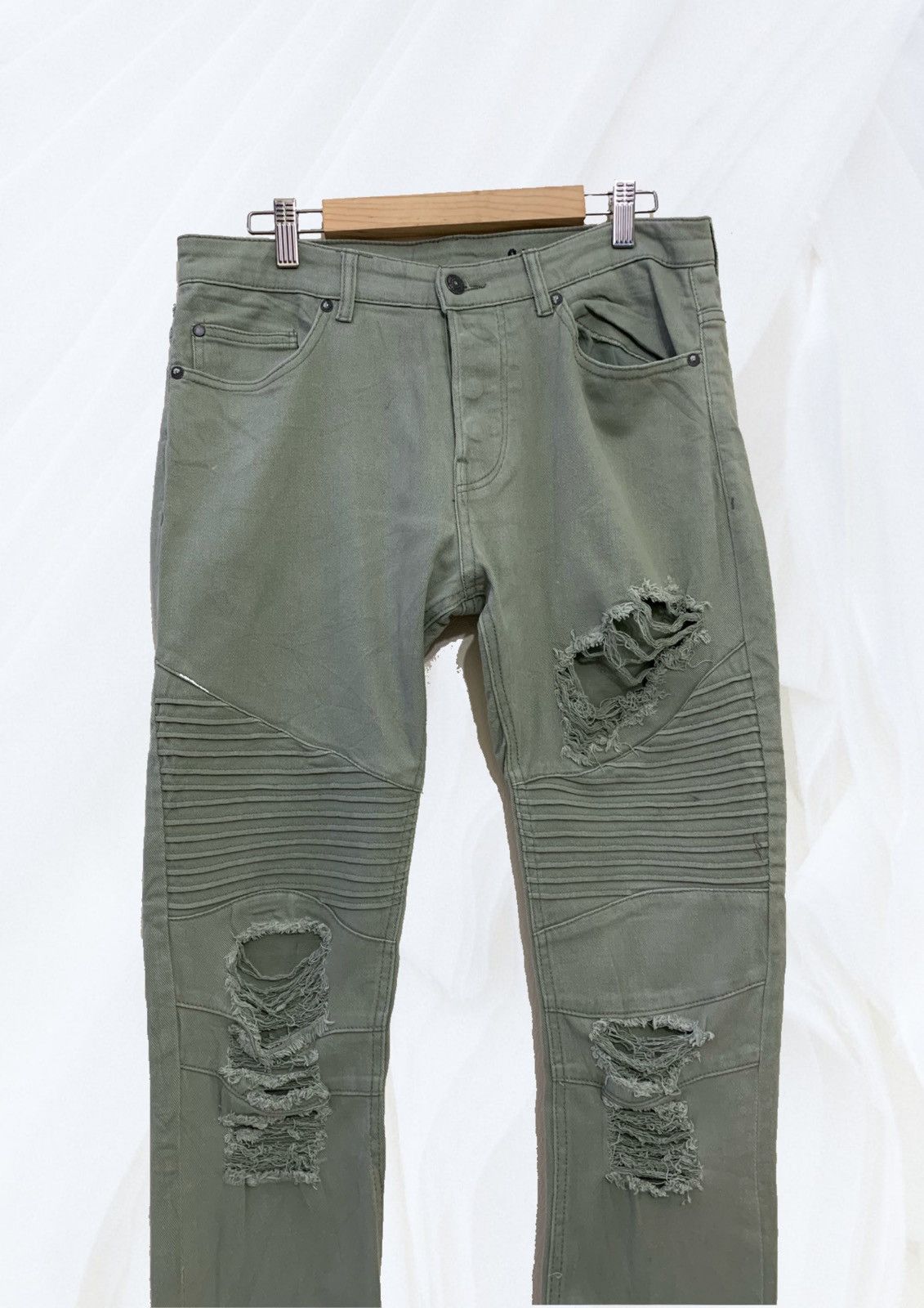 Pantalon Jean H&M DIVIDED Taille 36 Occasion – Style Détruit, Bon état, Coupé Cool