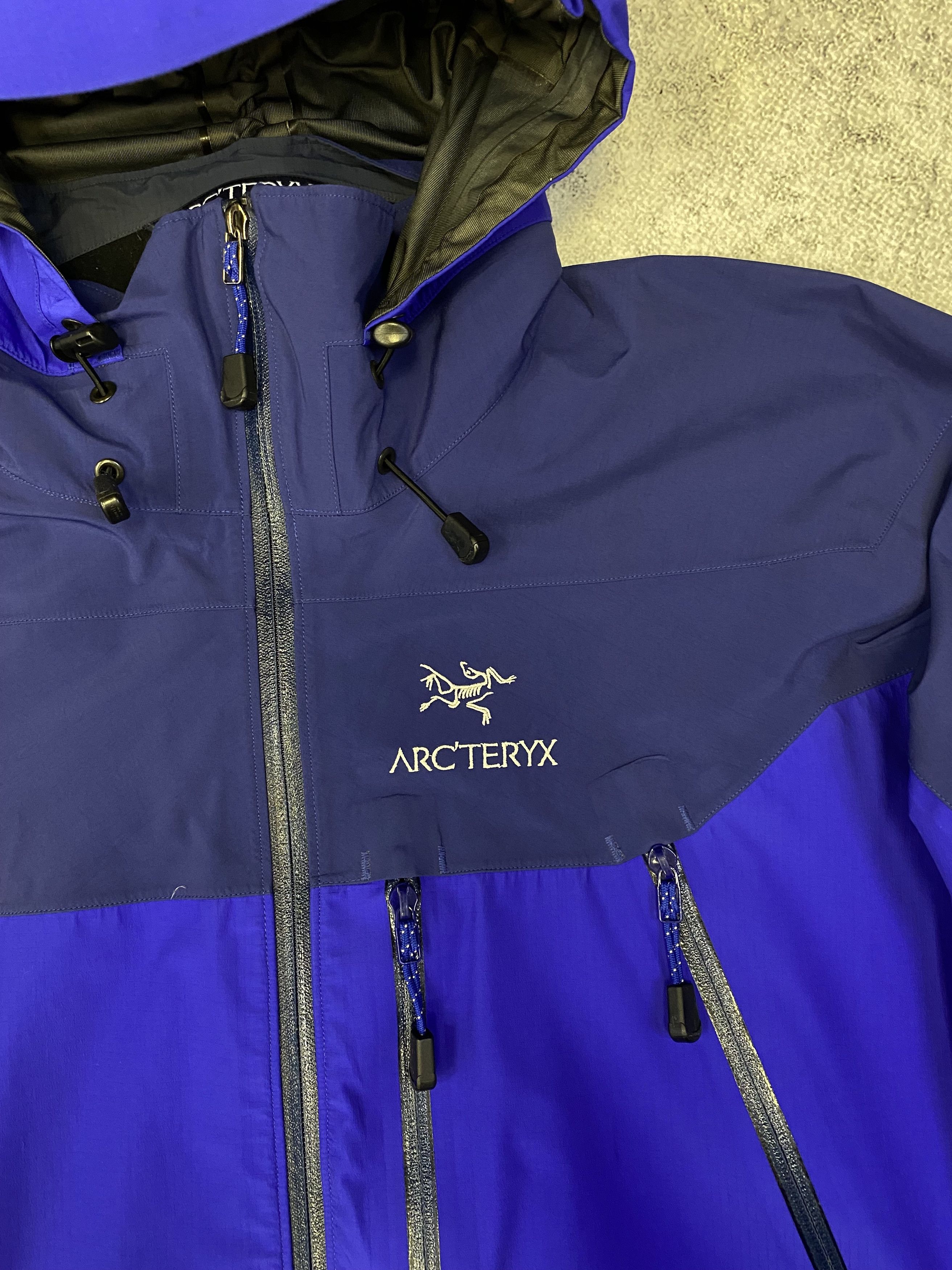 vintage arc'teryx 1999s thetaAR too blue写真の方昔の写真のよう 