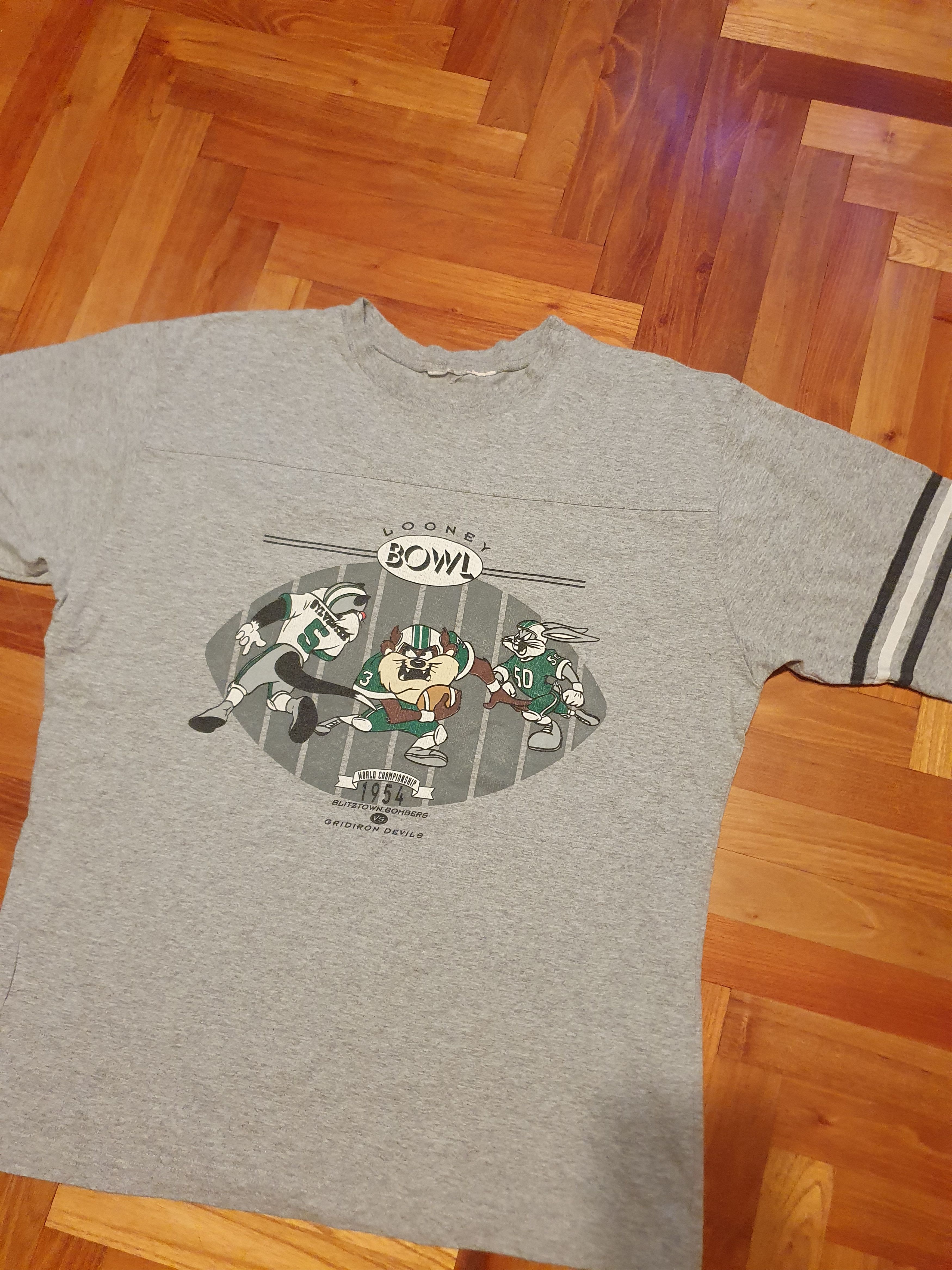Acme Clothing × Vintage × Warner Bros Looney Bowl Warner Bros Vtg ACME Clothing Football Tee,sz L Size US L / EU 52-54 / 3 - 3 Thumbnail