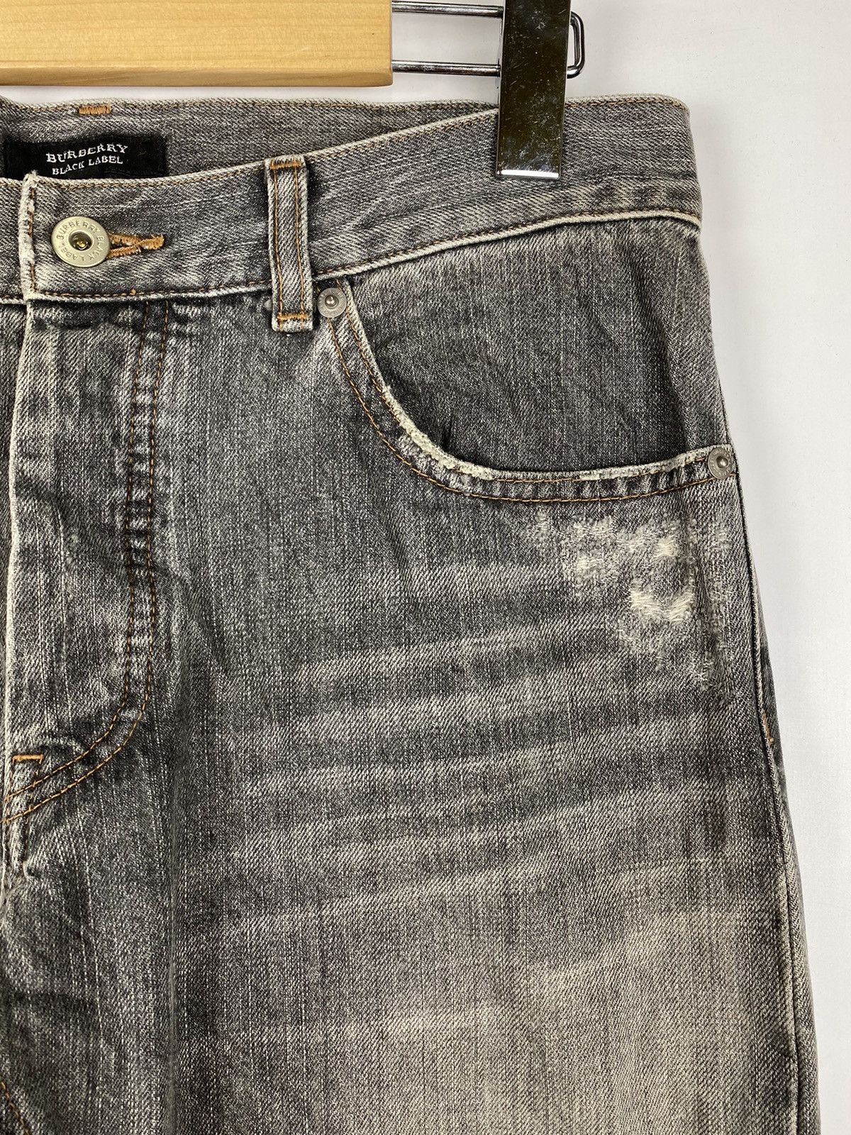 Burberry Vintage Light wash Burberry Distressed Denim jeans Size US 32 / EU 48 - 2 Thumbnail