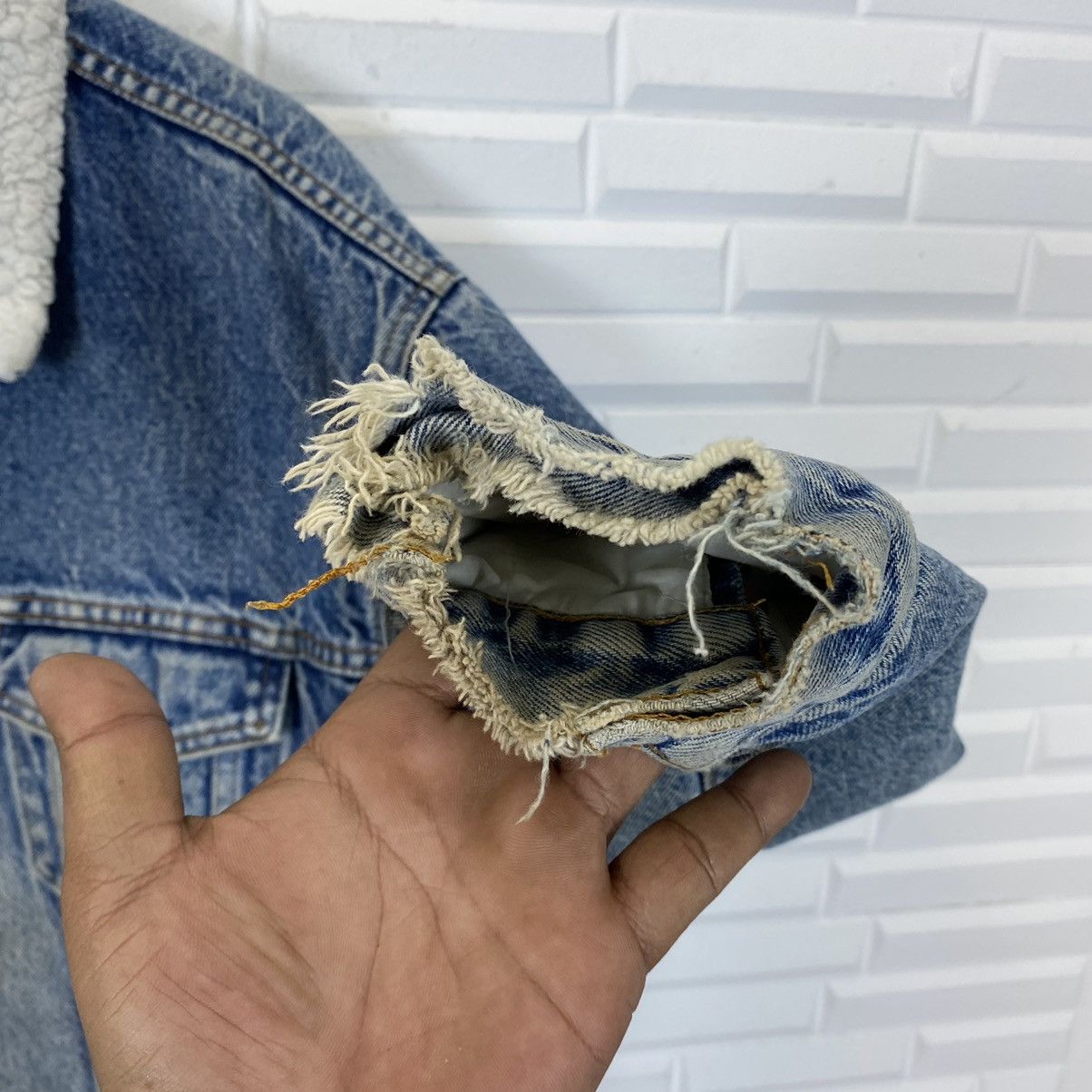 Levi's AUTHENTIC LEVI'S SHERPA LINING DISTRESSED DENIM JACKET Size US L / EU 52-54 / 3 - 9 Thumbnail