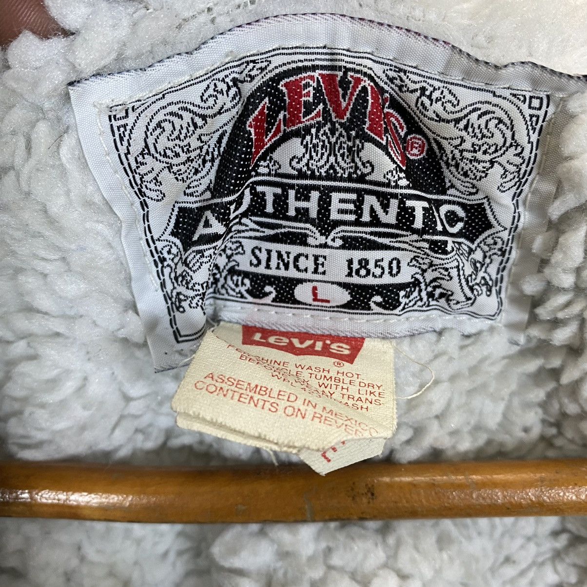 Levi's AUTHENTIC LEVI'S SHERPA LINING DISTRESSED DENIM JACKET Size US L / EU 52-54 / 3 - 14 Thumbnail