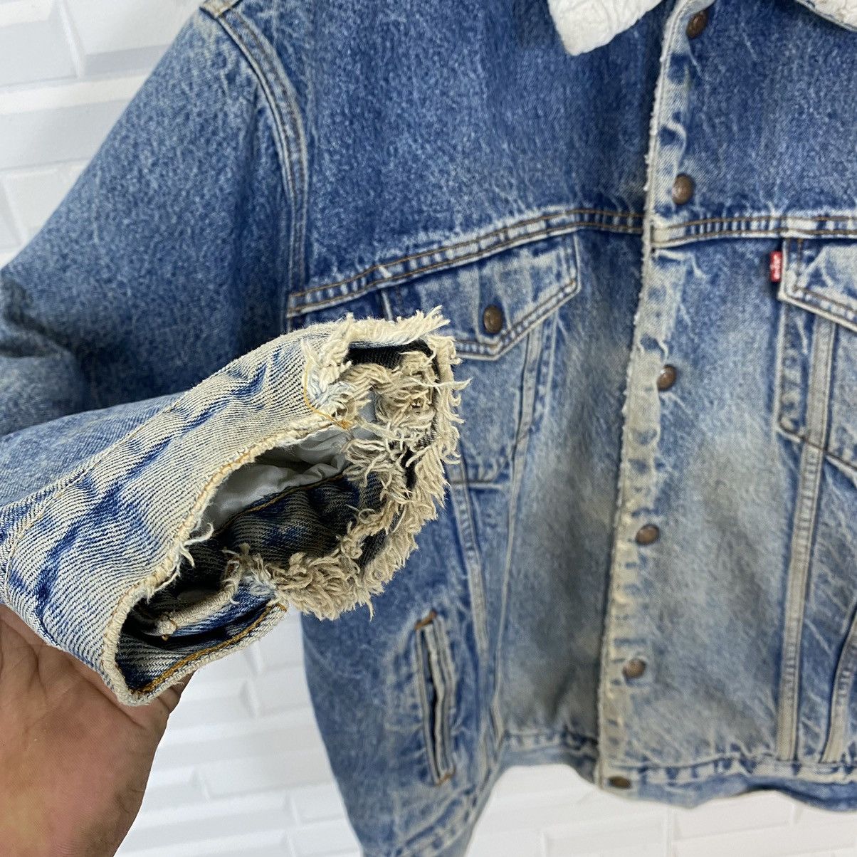 Levi's AUTHENTIC LEVI'S SHERPA LINING DISTRESSED DENIM JACKET Size US L / EU 52-54 / 3 - 8 Thumbnail