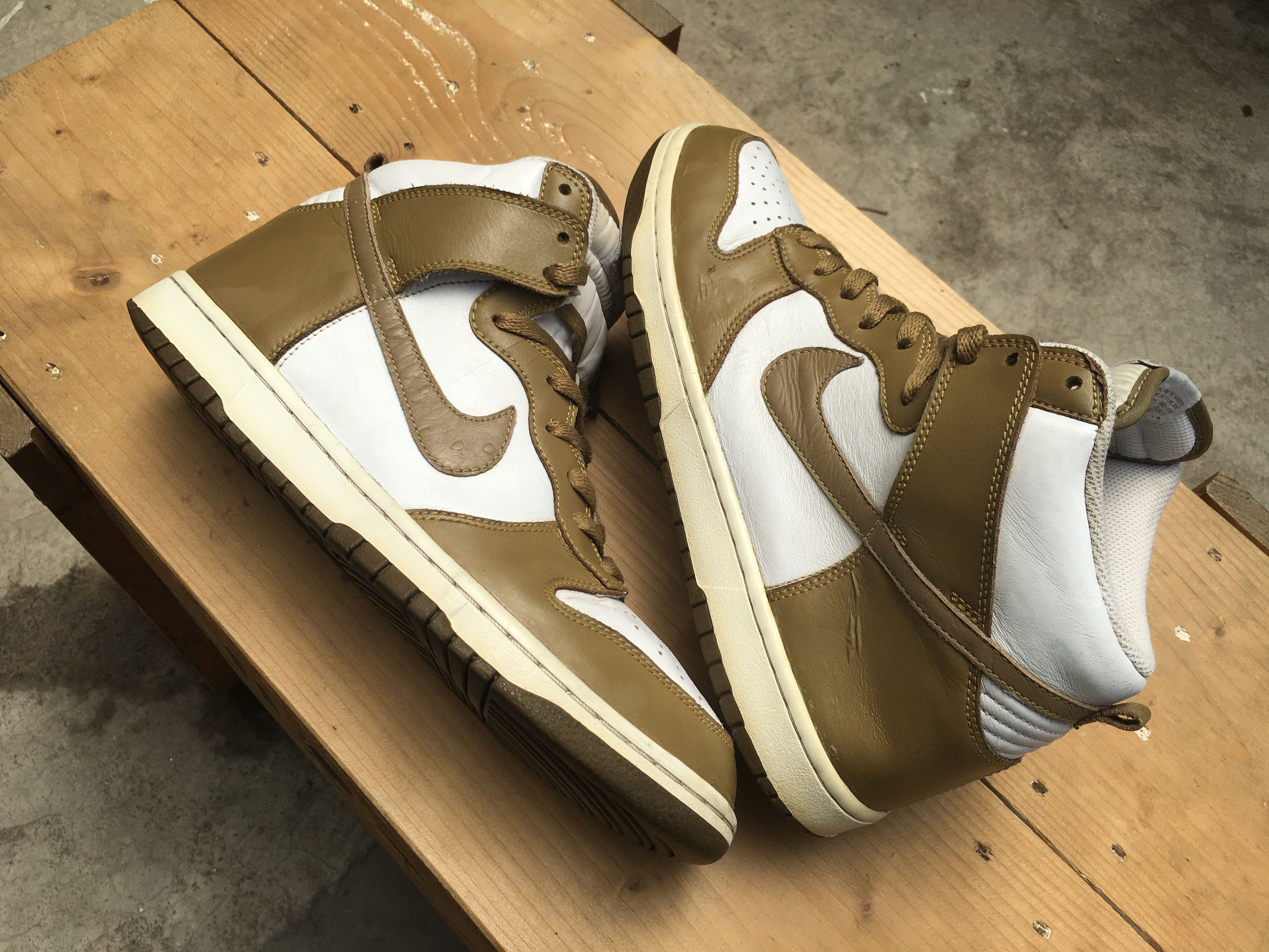 Nike 🔥 Nike Dunk High Ostrich Swoosh Pack Brown Kelp 2010 Size US 10 / EU 43 - 17 Thumbnail