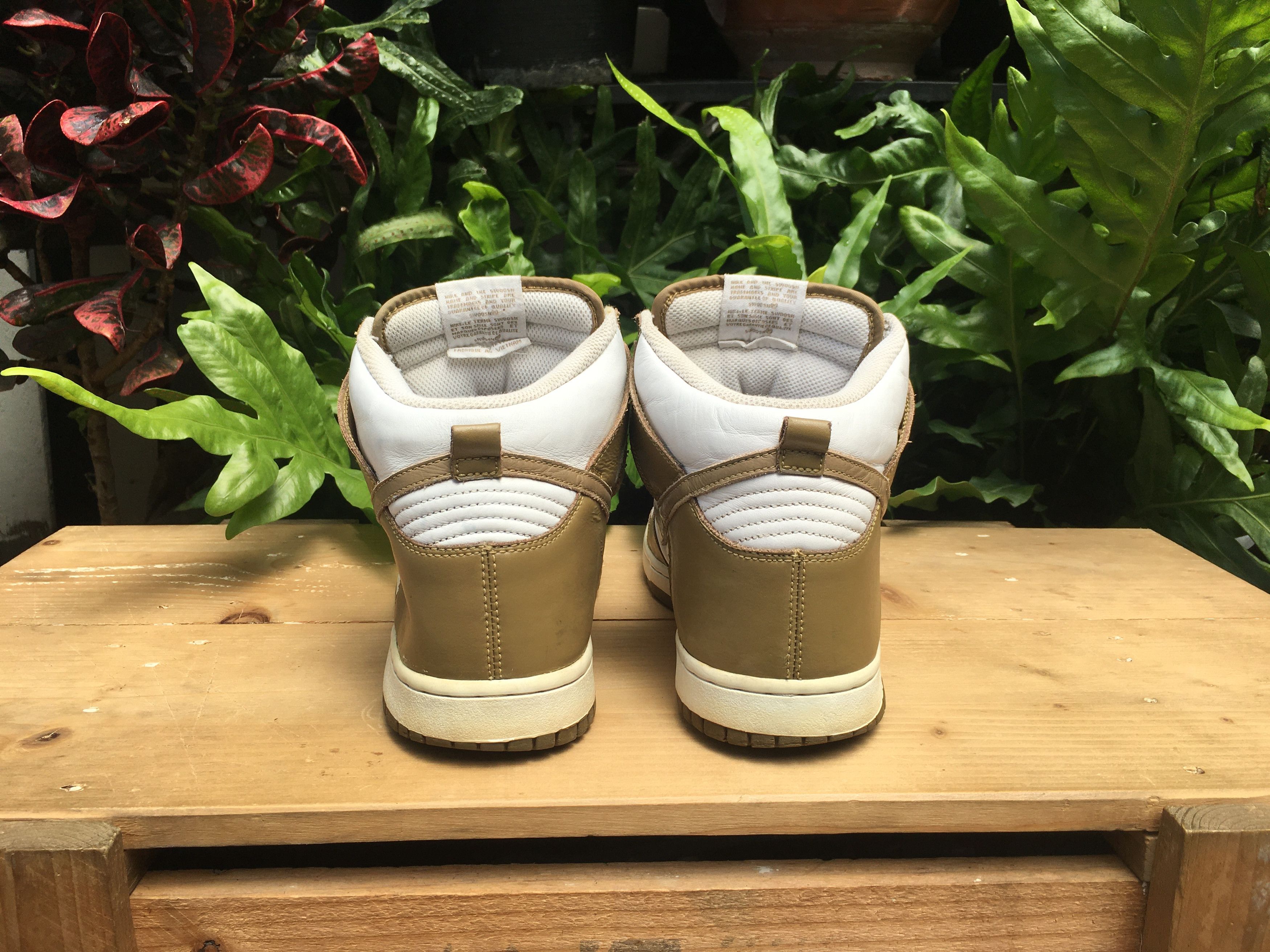 Nike 🔥 Nike Dunk High Ostrich Swoosh Pack Brown Kelp 2010 Size US 10 / EU 43 - 13 Thumbnail