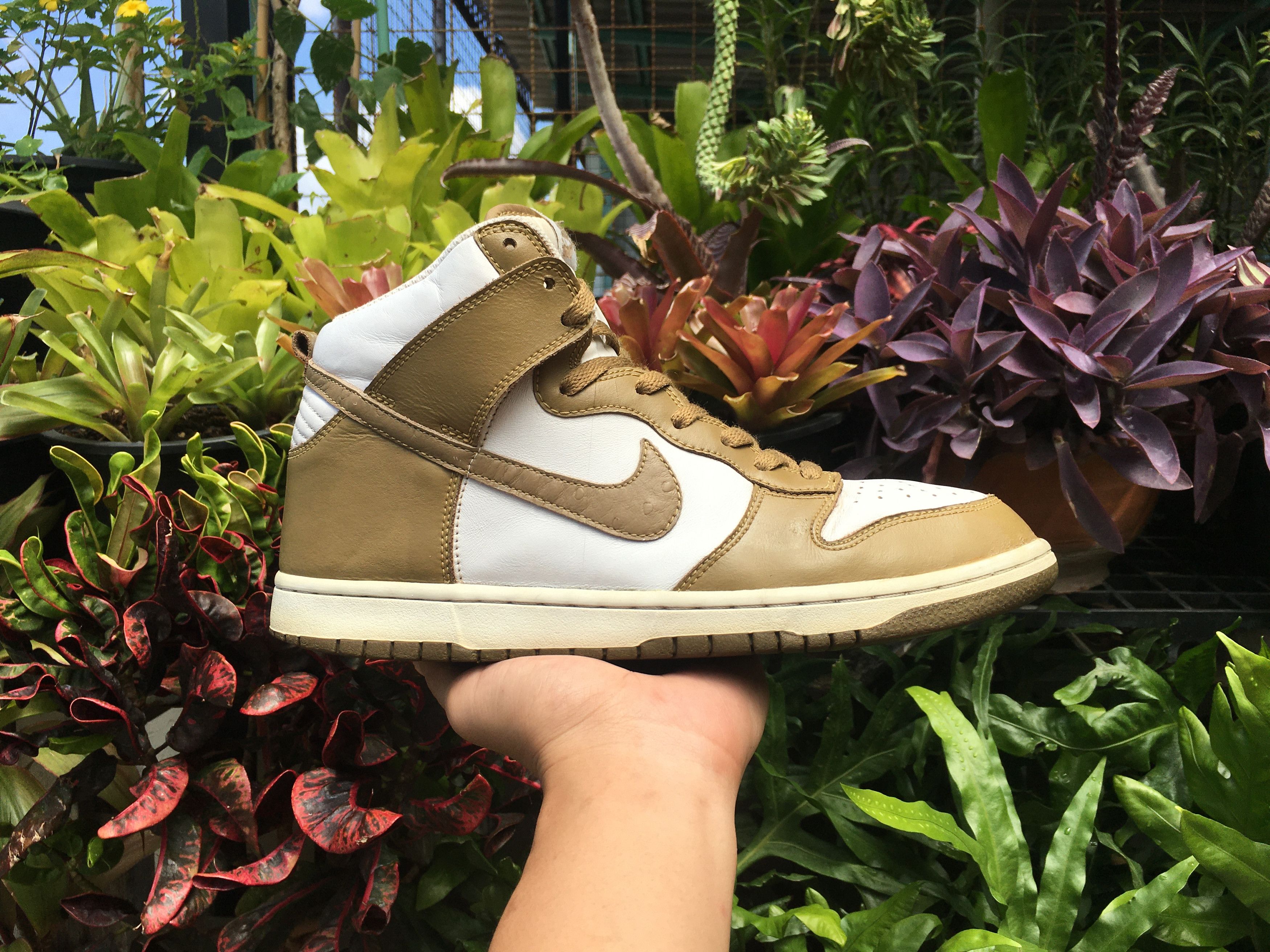 Nike 🔥 Nike Dunk High Ostrich Swoosh Pack Brown Kelp 2010 Size US 10 / EU 43 - 2 Thumbnail
