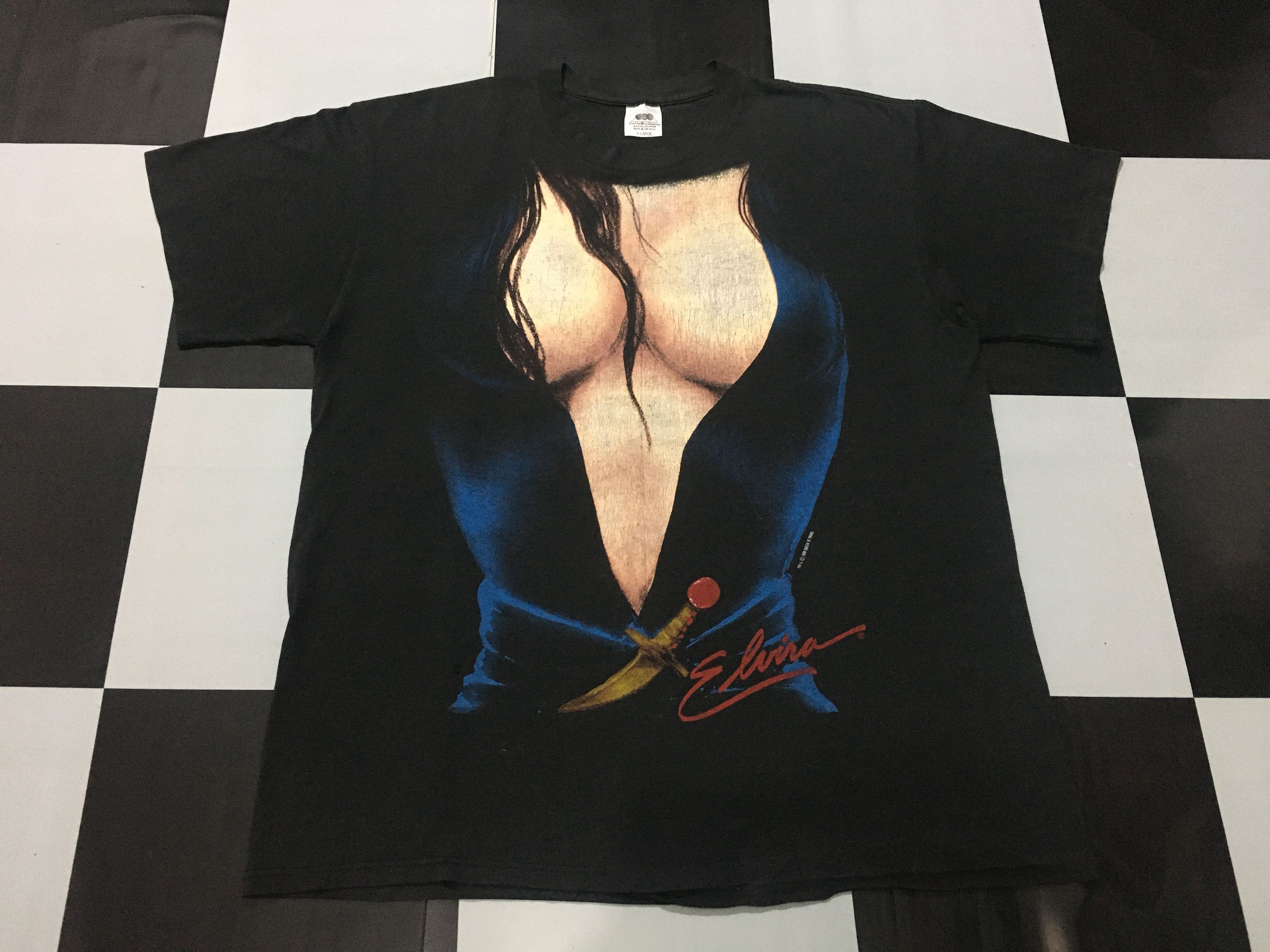 Vintage Vintage Elvira Shirt 1988 Mistress Of The Dark Full Printed Size US XL / EU 56 / 4 - 2 Preview