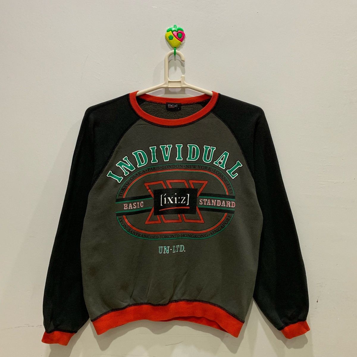 [ixi:z] Sweatshirts Size L Fits M