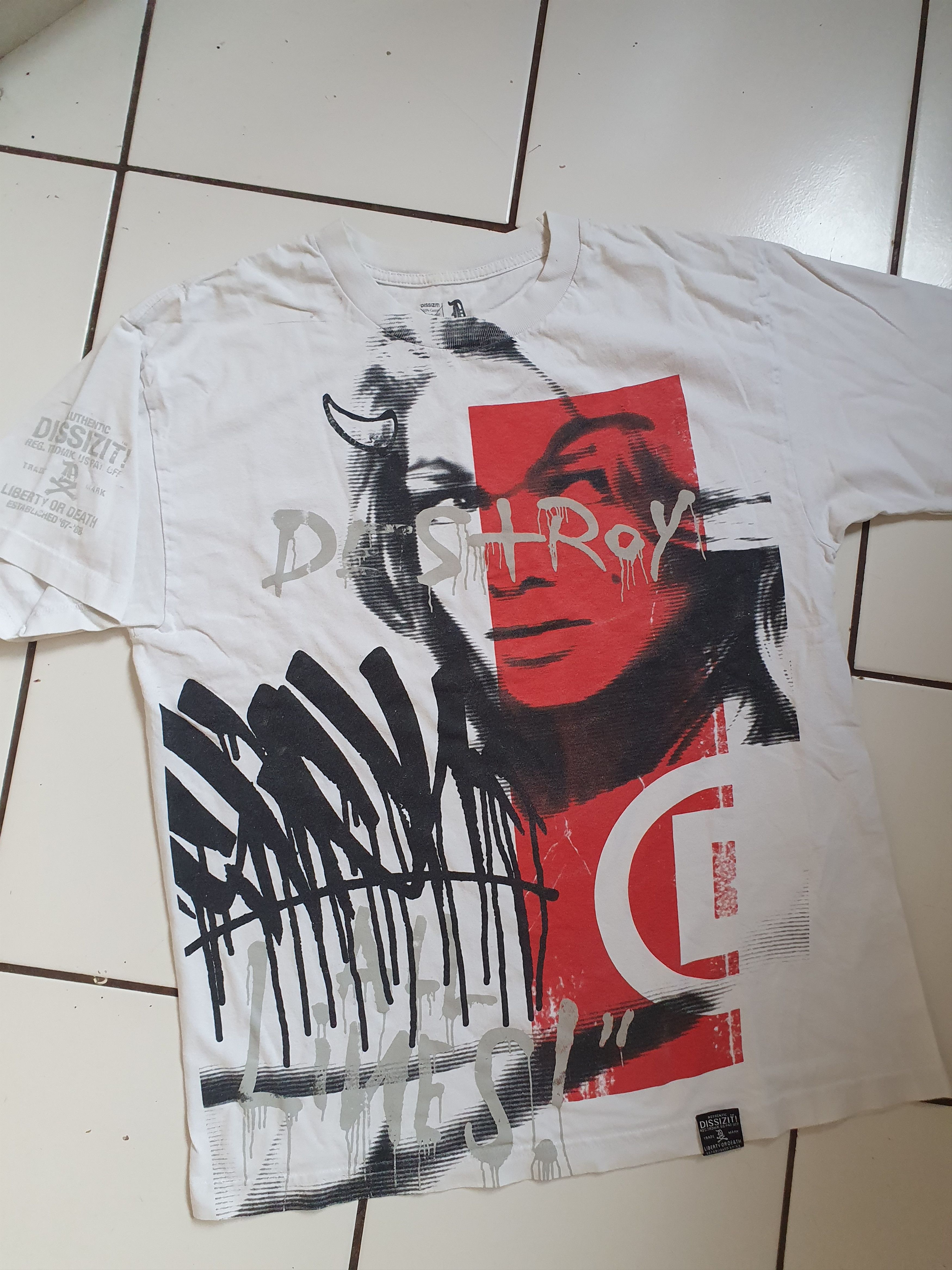 Dissizit Dissizit Graphitty Liberty or Death graffiti tags tee,sz L Size US L / EU 52-54 / 3 - 3 Thumbnail