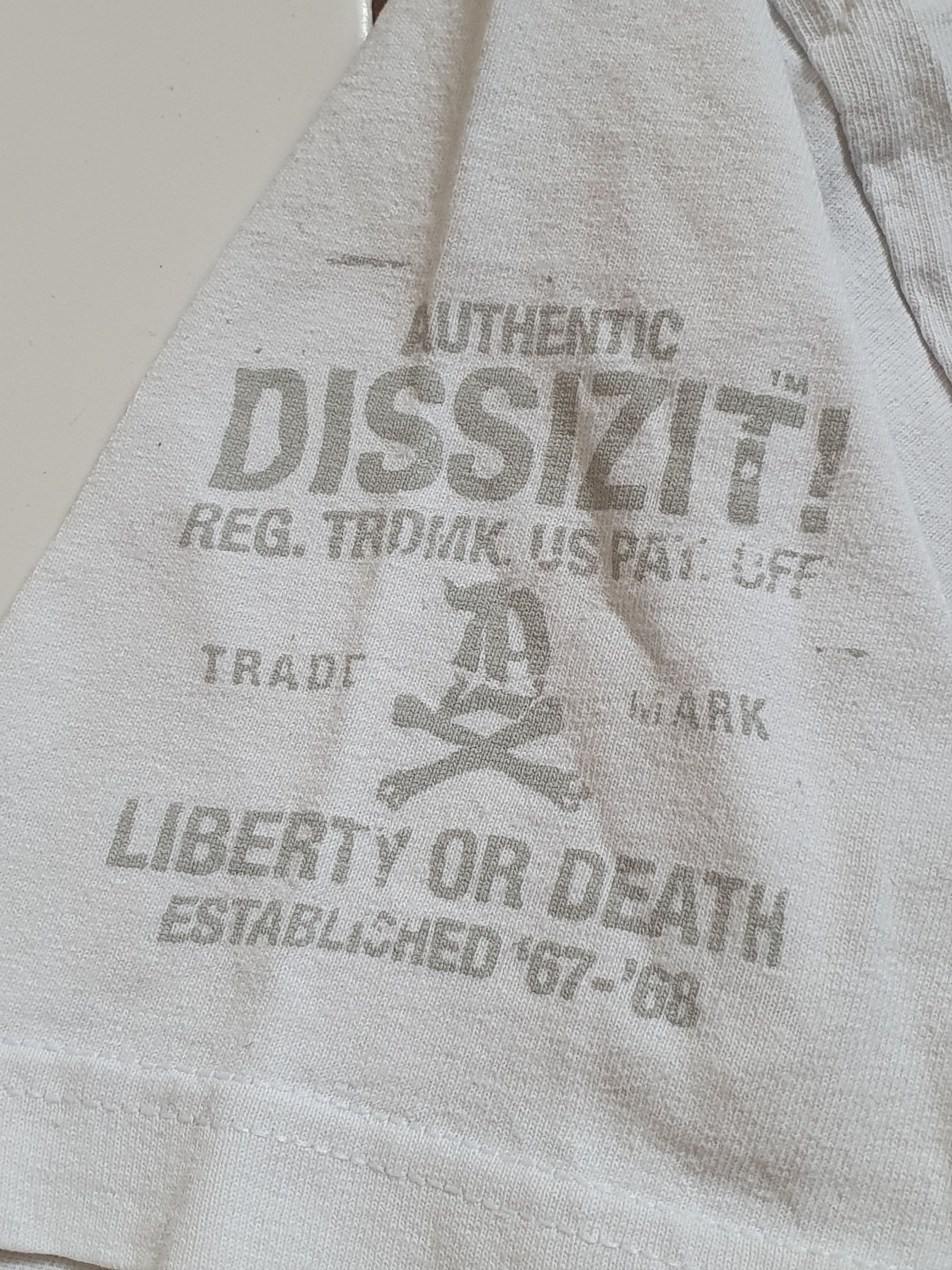 Dissizit Dissizit Graphitty Liberty or Death graffiti tags tee,sz L Size US L / EU 52-54 / 3 - 8 Thumbnail