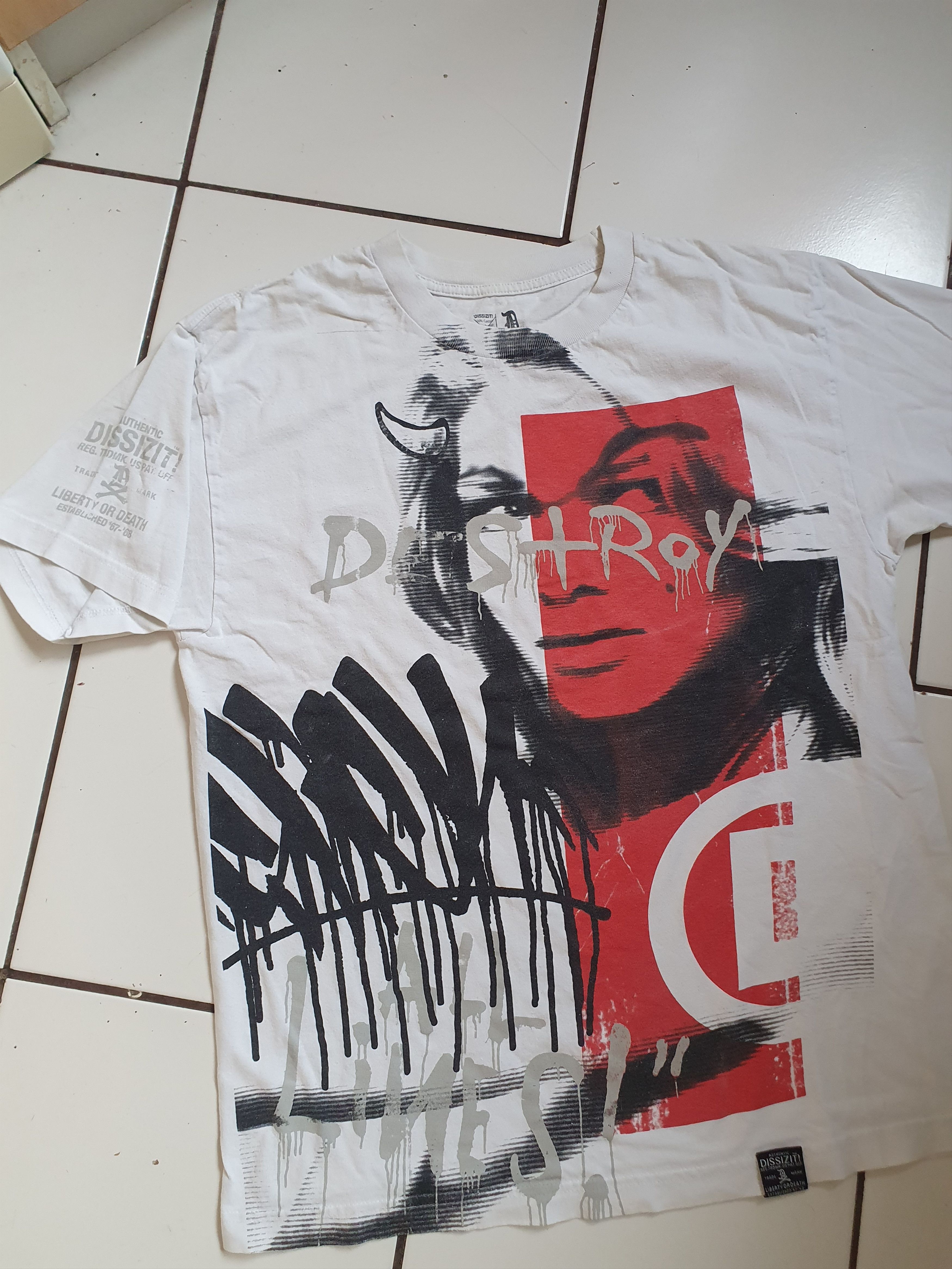 Dissizit Dissizit Graphitty Liberty or Death graffiti tags tee,sz L Size US L / EU 52-54 / 3 - 4 Thumbnail