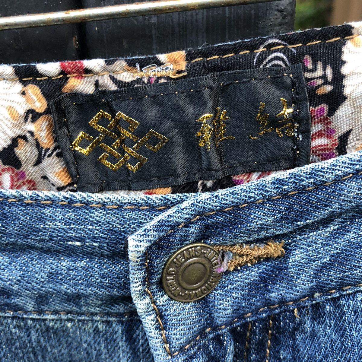 Designer × Japanese Brand Rare 4 Back Pockets Koi Fish Embroidery Jeans Size US 33 - 3 Thumbnail