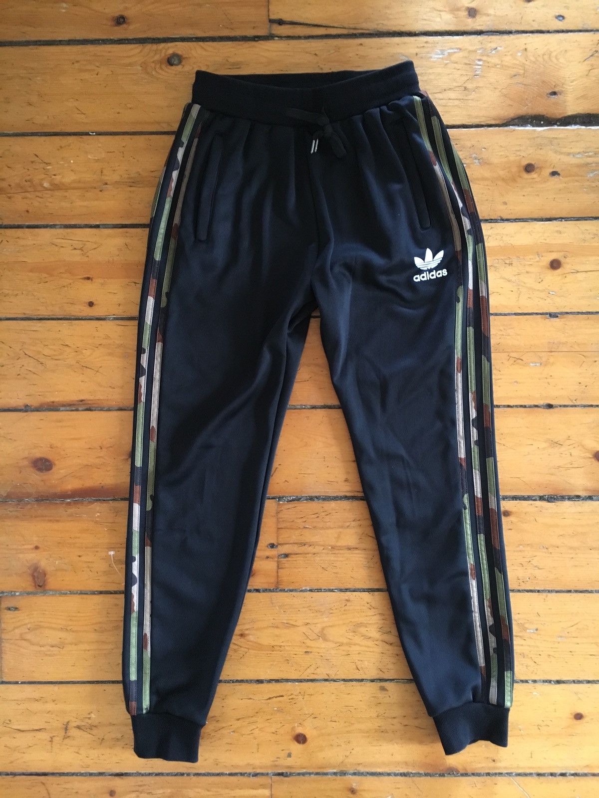 Adidas × Japanese Brand VERY RARE🔥 Camo Stripe Jogger Sweatpants Size US 31 - 1 Thumbnail