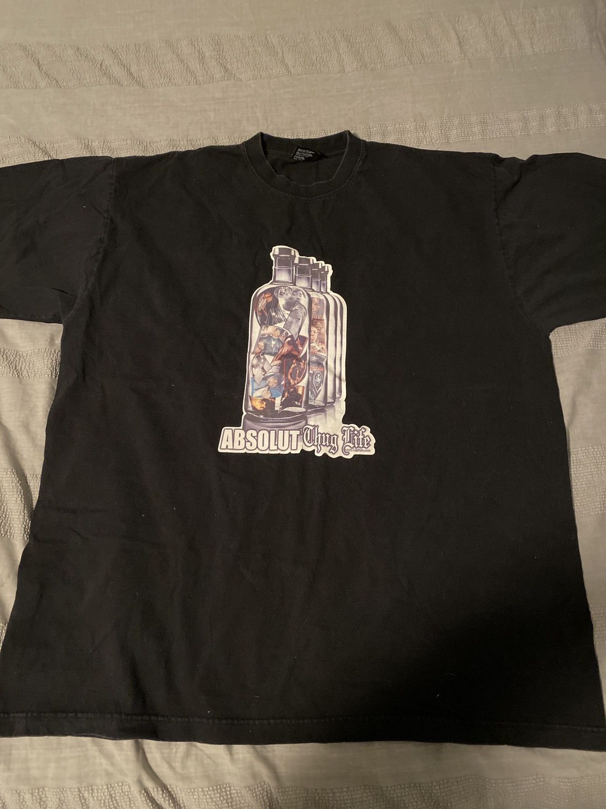 Vintage Vintage Absolut Vodka Tupac Shakur Thug Life Shirt Size US XXL / EU 58 / 5 - 1 Thumbnail