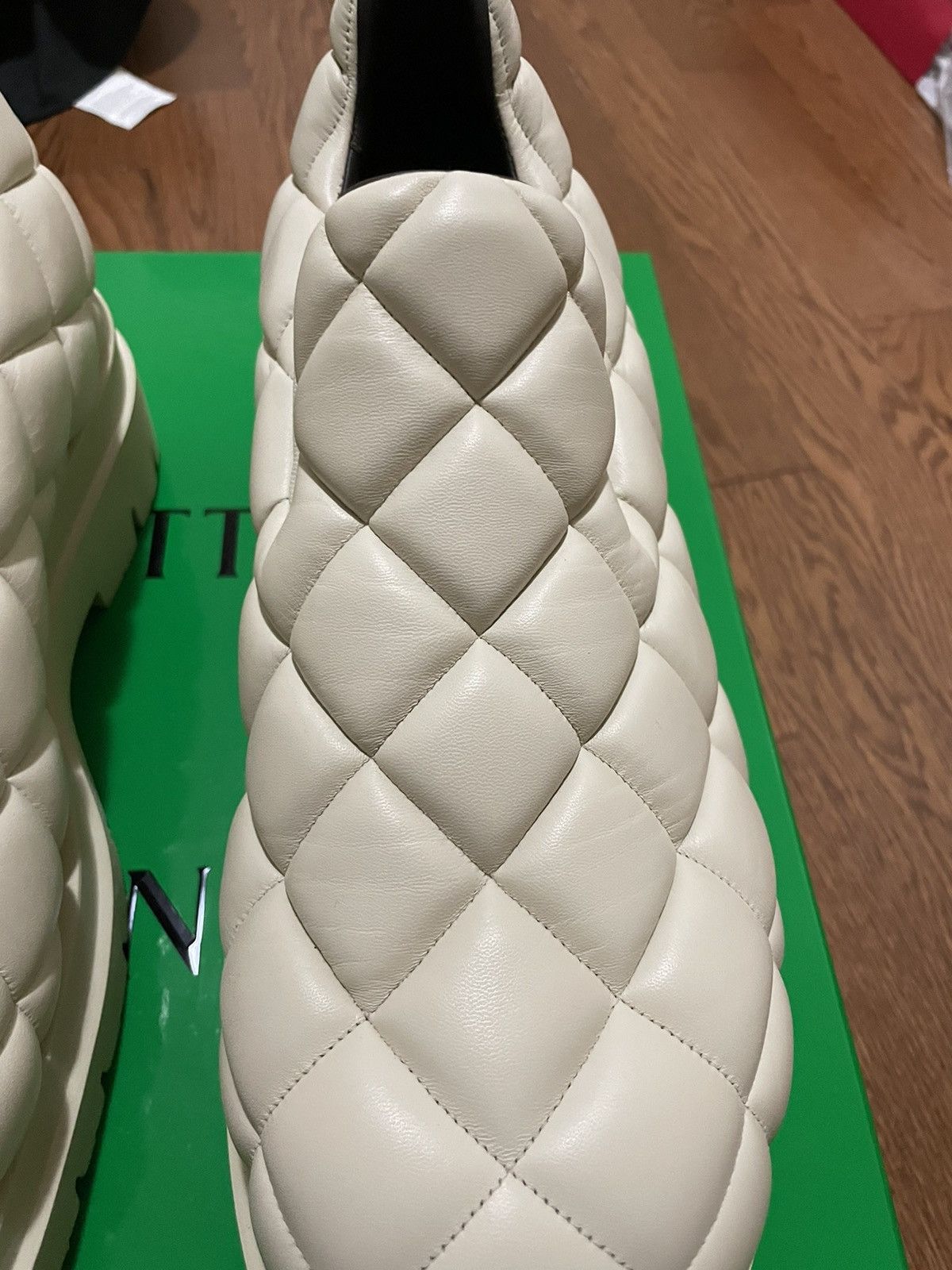 Bottega Veneta Bottega Venetta Quilted Lambskin Mule Wax Size US 10 / EU 43 - 7 Thumbnail