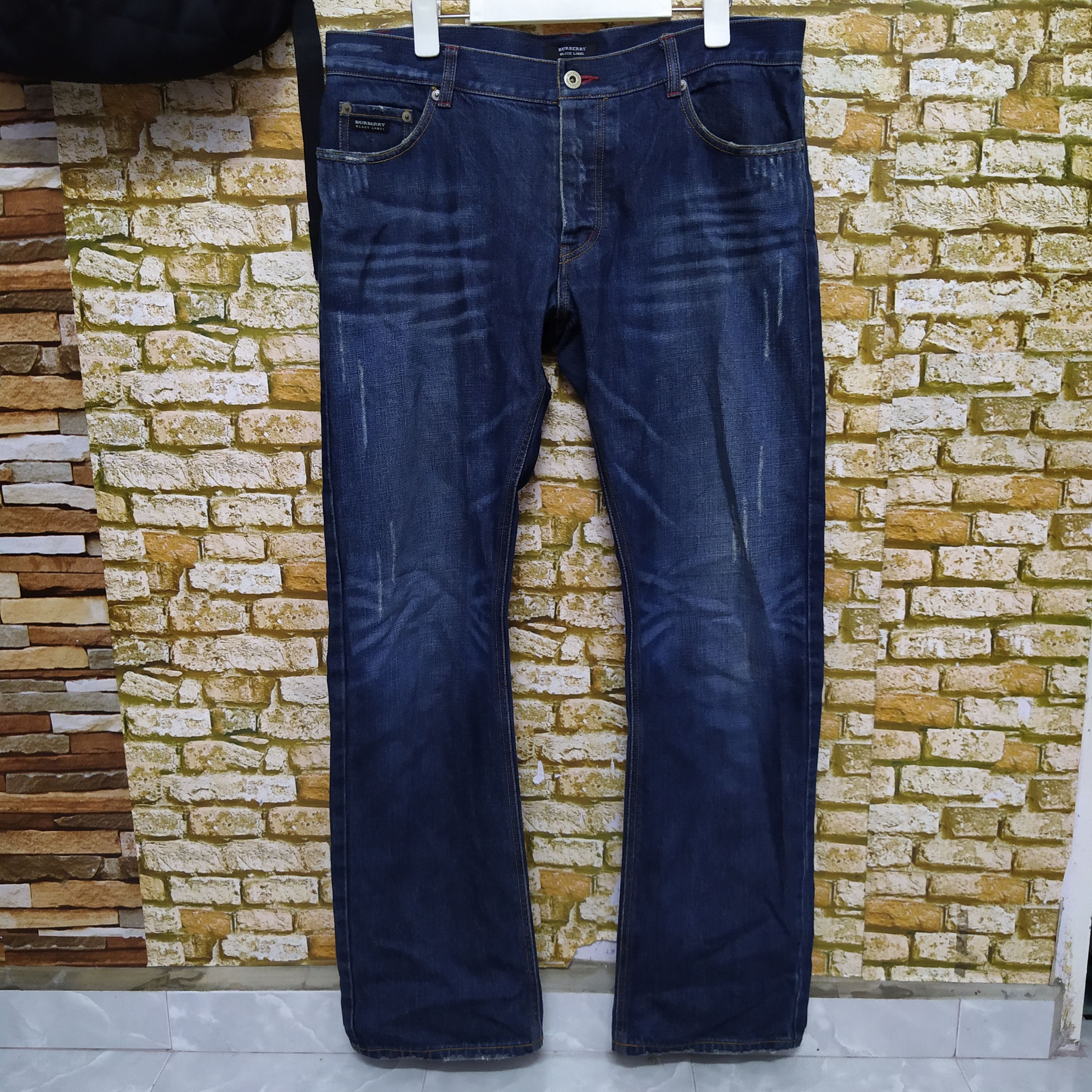 Burberry BURBERRY DISTRESSED DENIM NOVA CHECK (D510) W35 Size US 35 - 2 Thumbnail