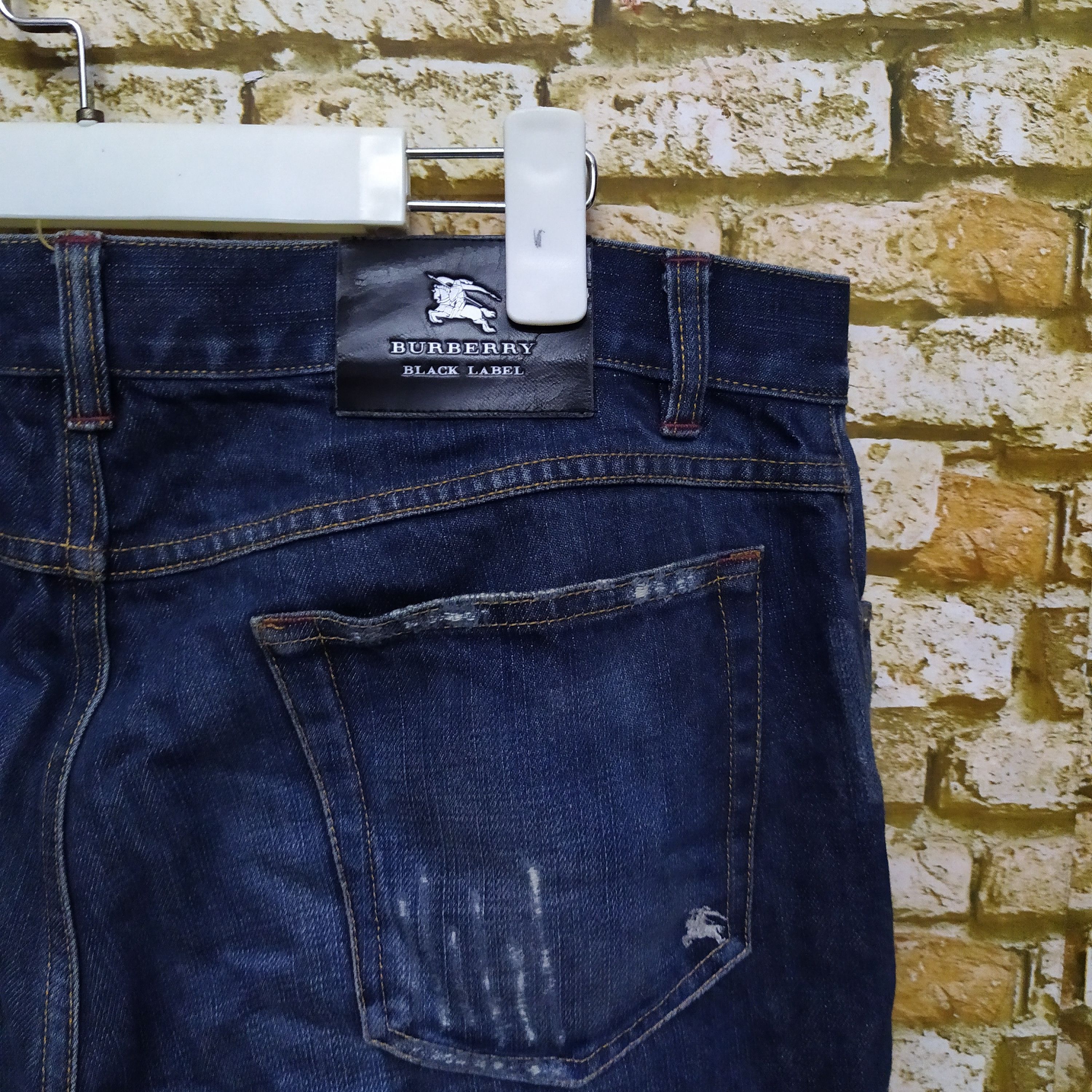 Burberry BURBERRY DISTRESSED DENIM NOVA CHECK (D510) W35 Size US 35 - 9 Thumbnail