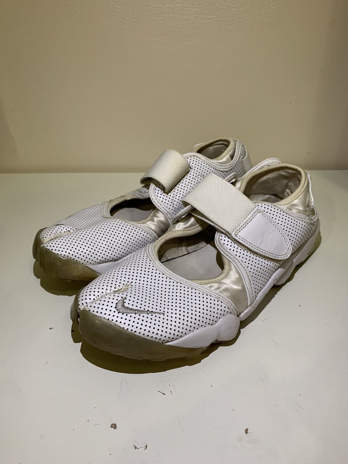 Nike × Vintage Vintage Nike Rift Tabi Triple White | Grailed