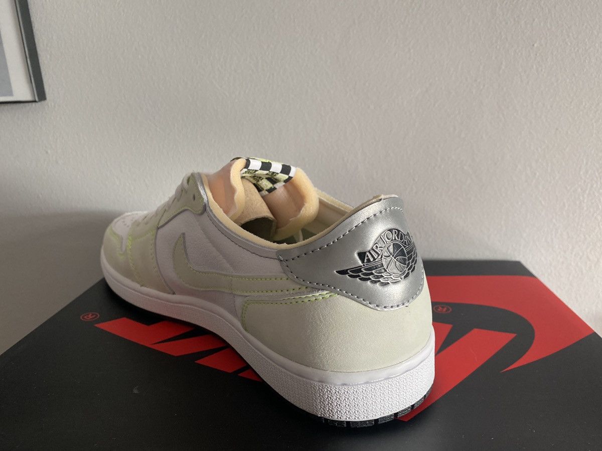 Nike AIR JORDAN 1 LOW OG - WHITE/BLACK-GHOST GREEN Size US 11 / EU 44 - 4 Thumbnail