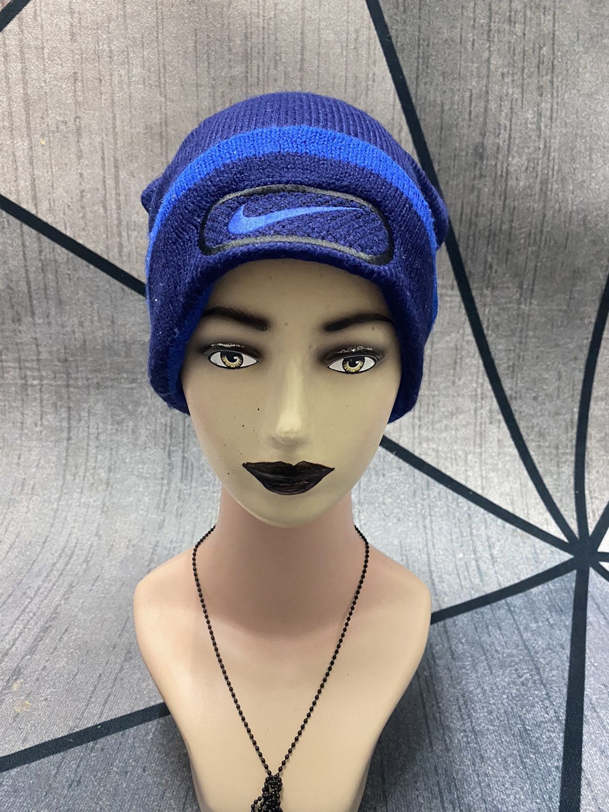 Nike Vintage Nike Embroidered Logo Beanie Hat Size ONE SIZE - 1 Thumbnail