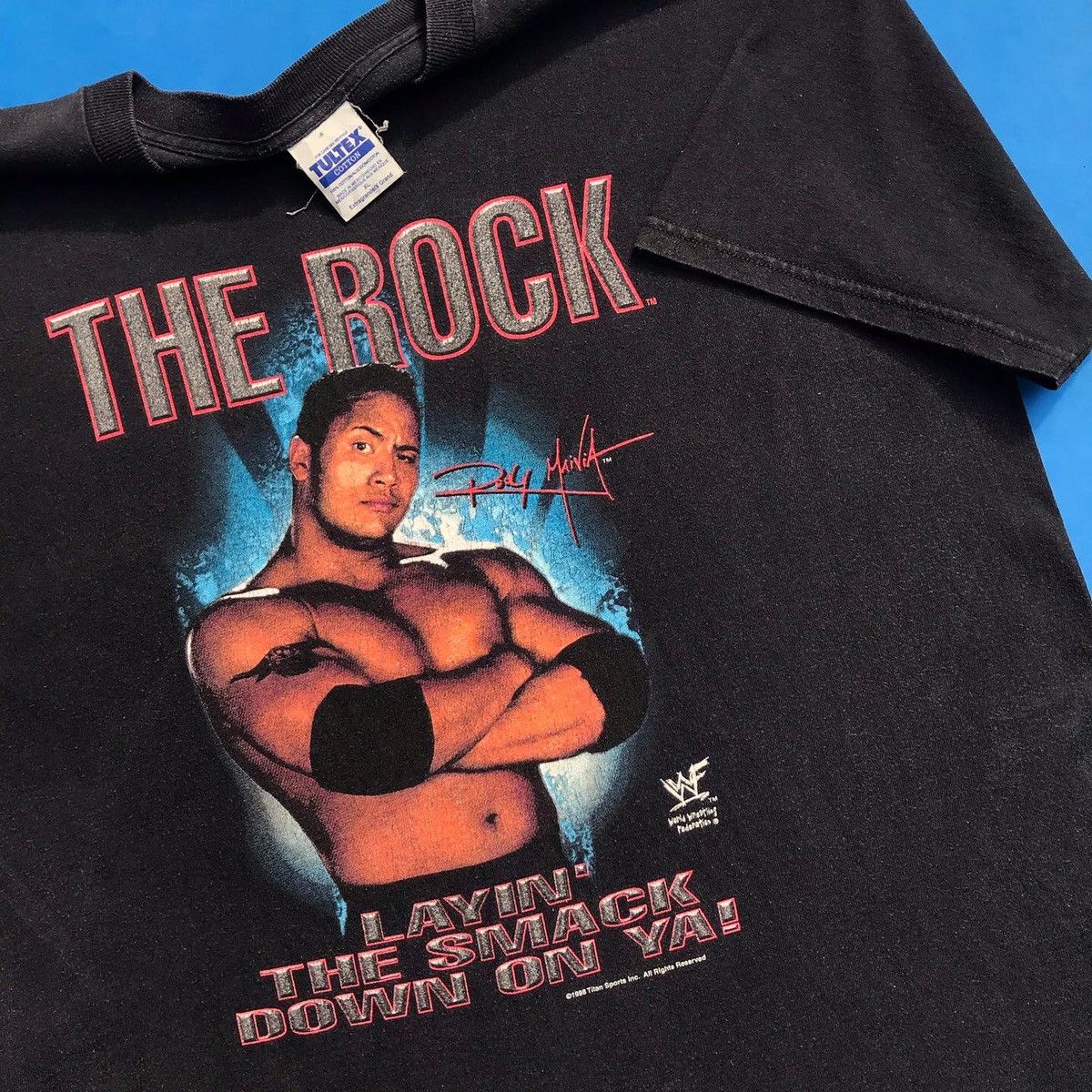 A vintage 1998 the rock tee “Layin orders the smack down”