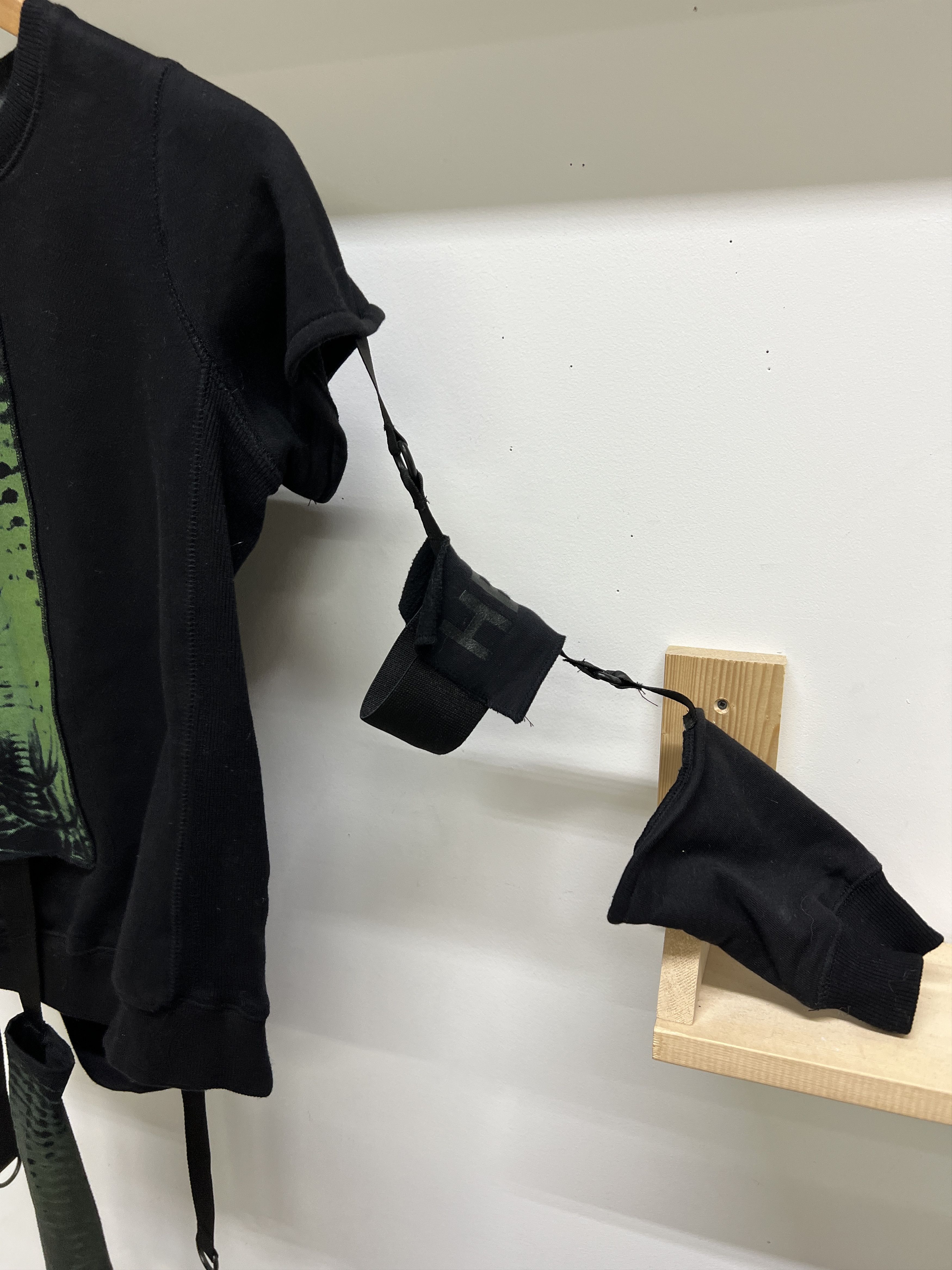 Hood By Air HBA Deconstructed H.R. Giger Crewneck - Sample Size US XS / EU 42 / 0 - 5 Thumbnail