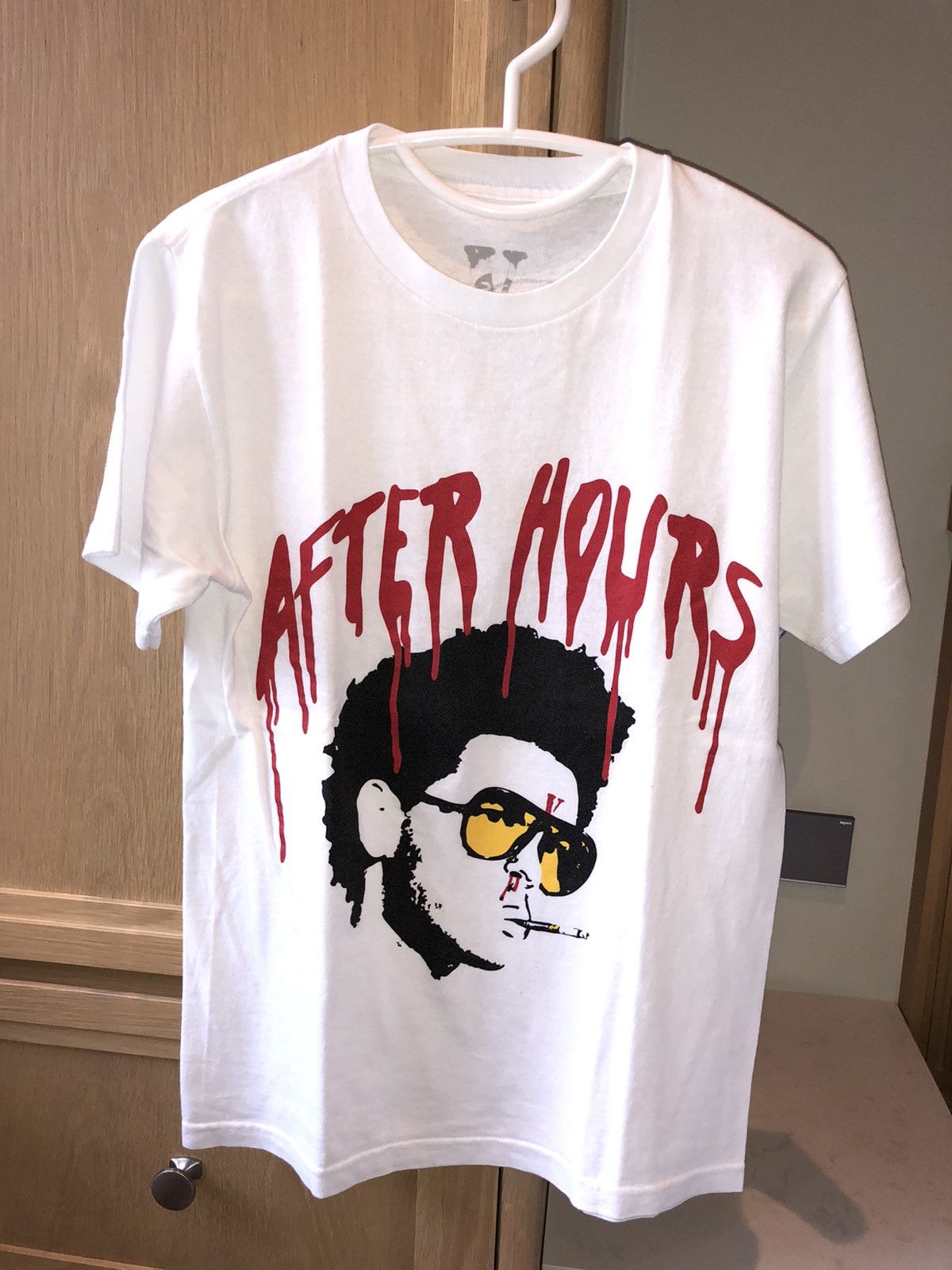 Tシャツ・カットソー The Weeknd x Vlone Bat Country Tee White SS 20 2020 The Weeknd x Vlone Bat Country Tee - VLONE® Authentic Store