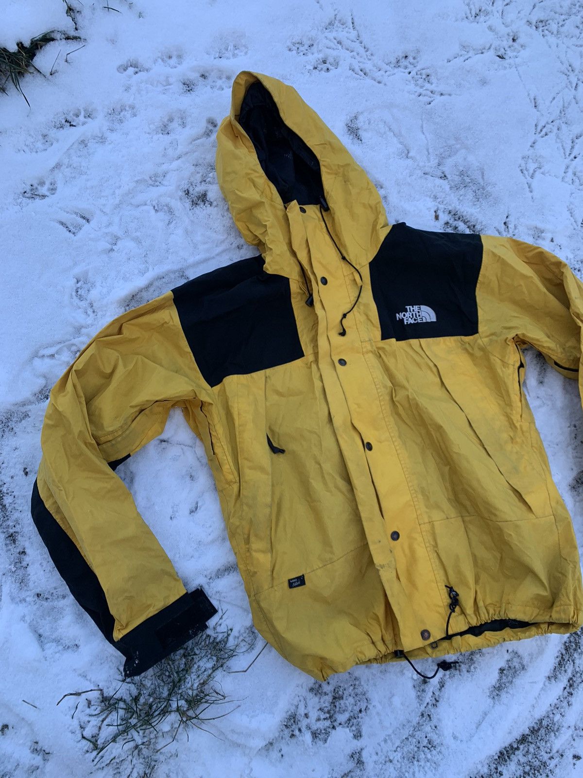 The North Face × Vintage The North Face vintage mountain jacket gore tex yellow Size US L / EU 52-54 / 3 - 5 Thumbnail