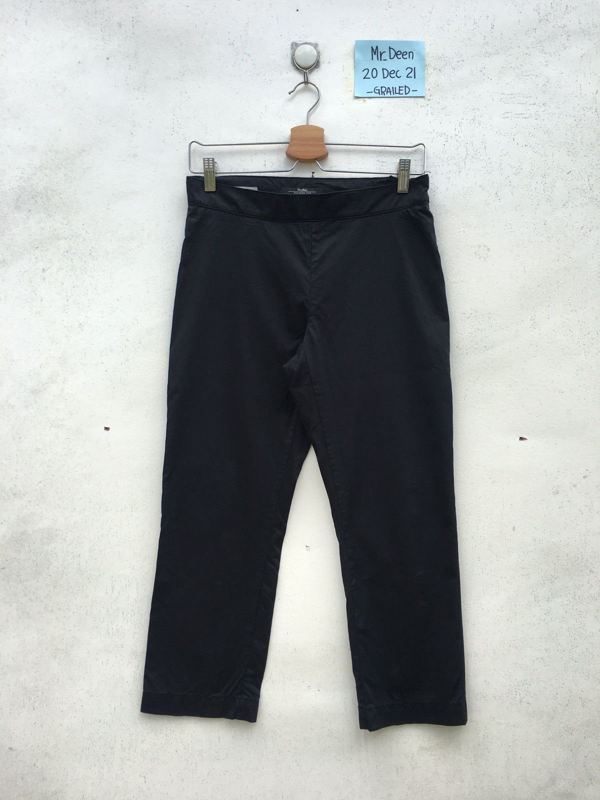 image of Vintage Max Mara Short Casual Pants in Black, Women's (Size 30)