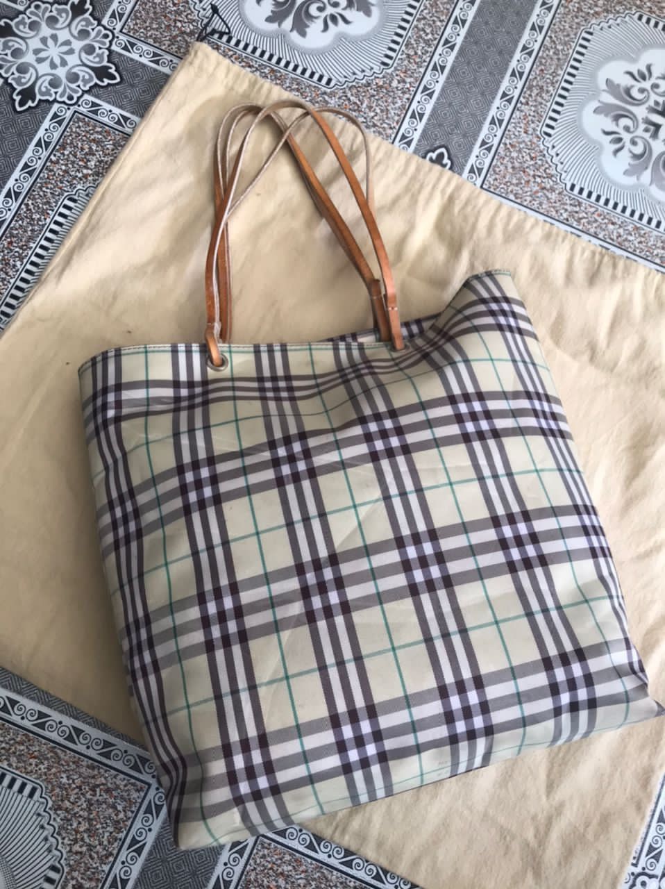 Burberry Authentic BURBERRY Nova Check Tote Bag Size ONE SIZE - 2 Thumbnail