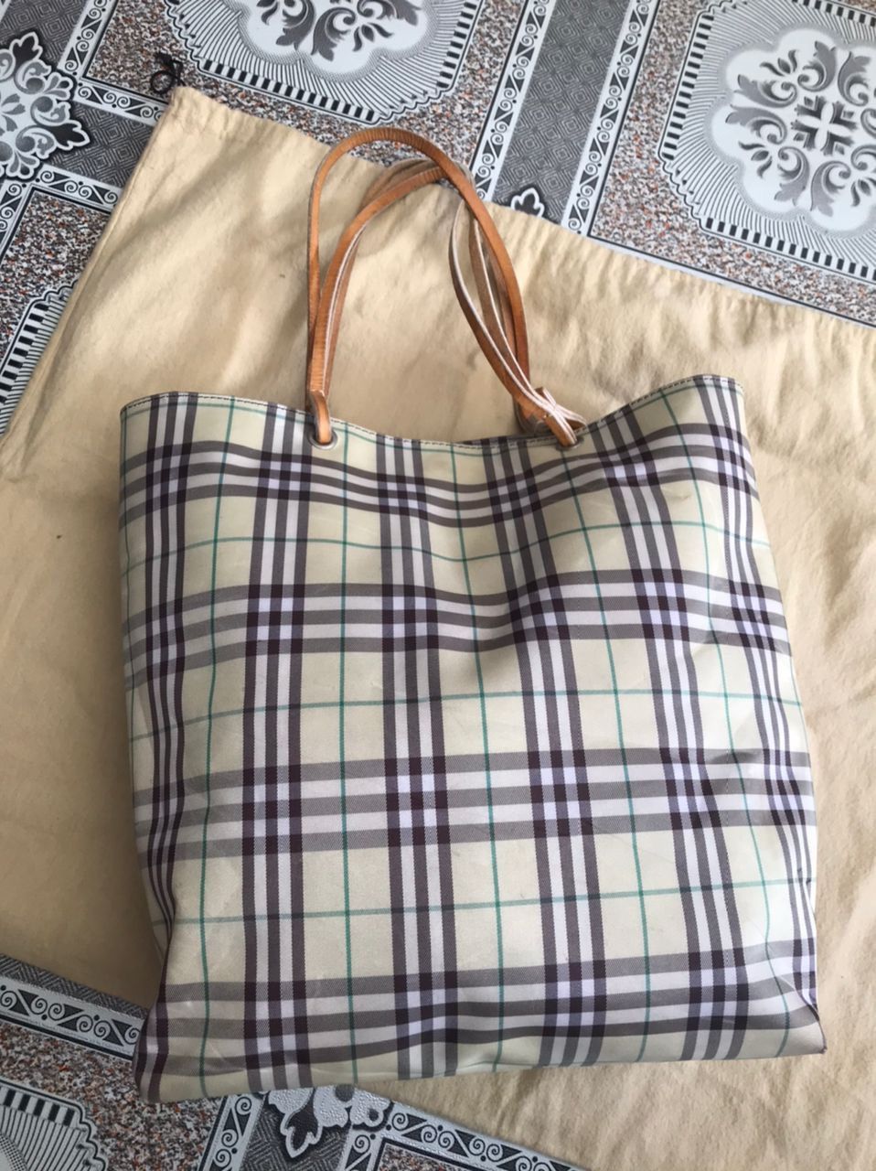 Burberry Authentic BURBERRY Nova Check Tote Bag Size ONE SIZE - 1 Thumbnail