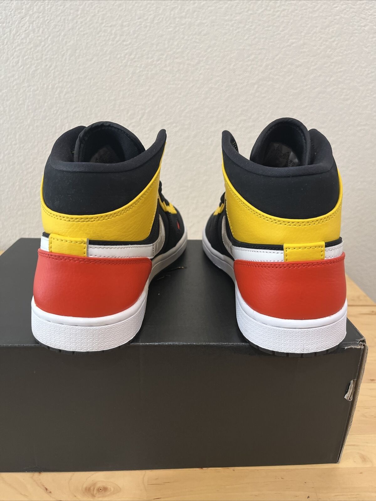 Nike Nike Air Jordan 1 Mid SE Black Team Orange Amarillo Size US 11 / EU 44 - 8 Thumbnail