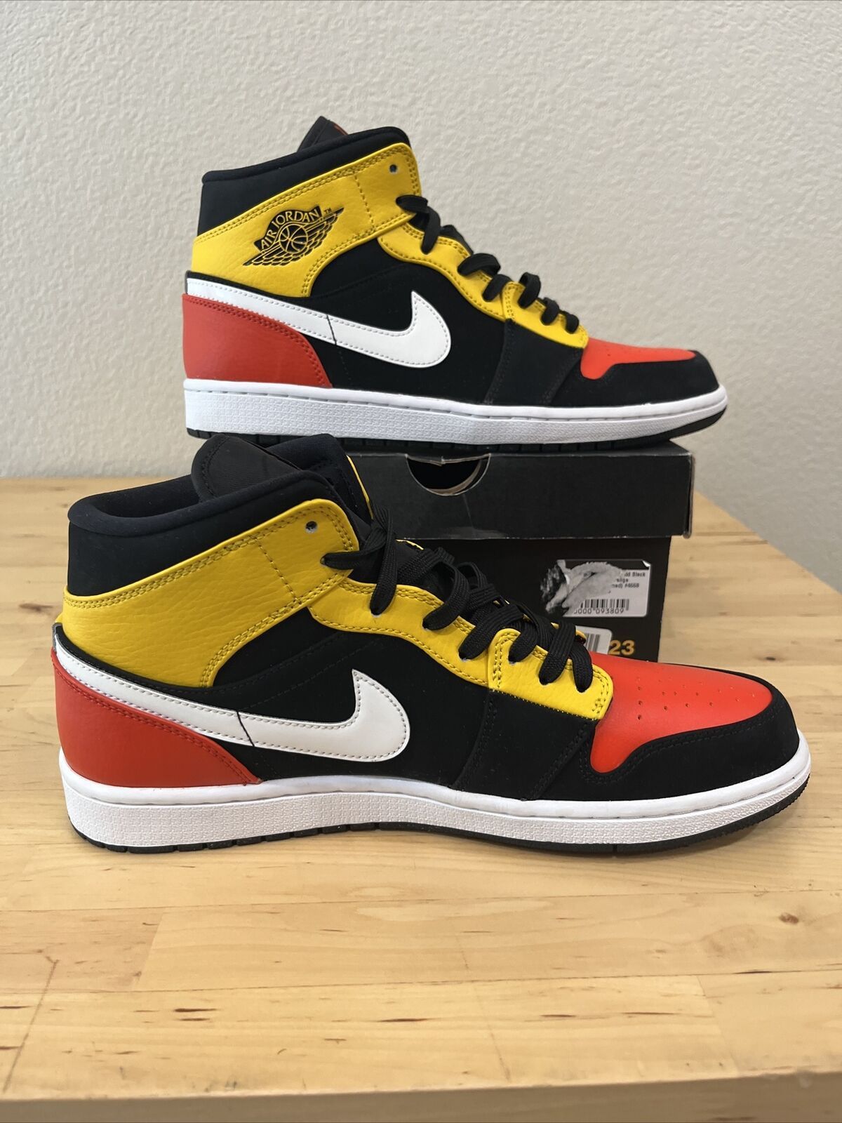 Nike Nike Air Jordan 1 Mid SE Black Team Orange Amarillo Size US 11 / EU 44 - 10 Thumbnail