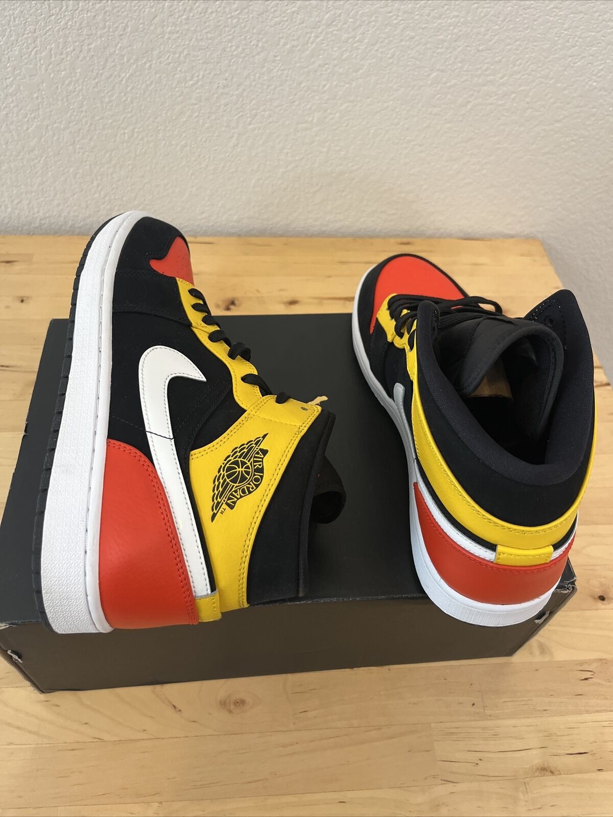 Nike Nike Air Jordan 1 Mid SE Black Team Orange Amarillo Size US 11 / EU 44 - 9 Thumbnail