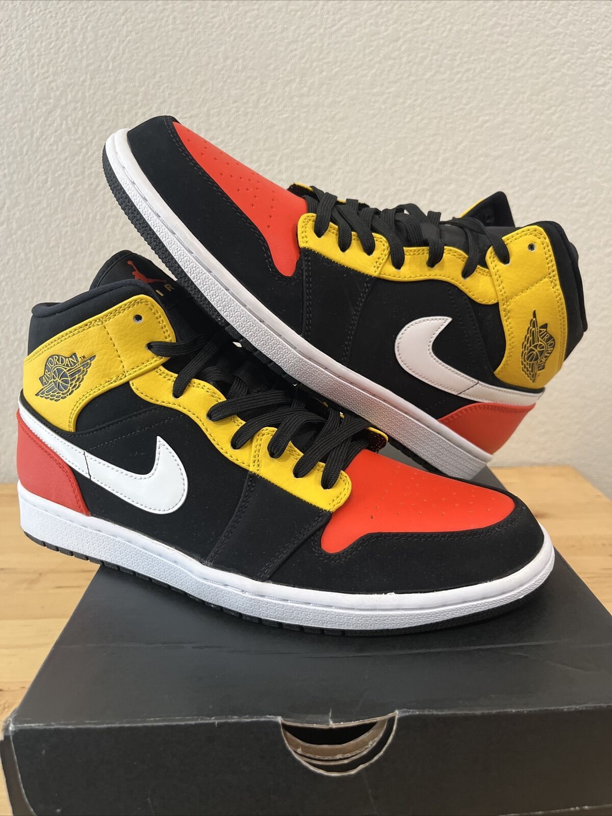 Nike Nike Air Jordan 1 Mid SE Black Team Orange Amarillo Size US 11 / EU 44 - 2 Thumbnail