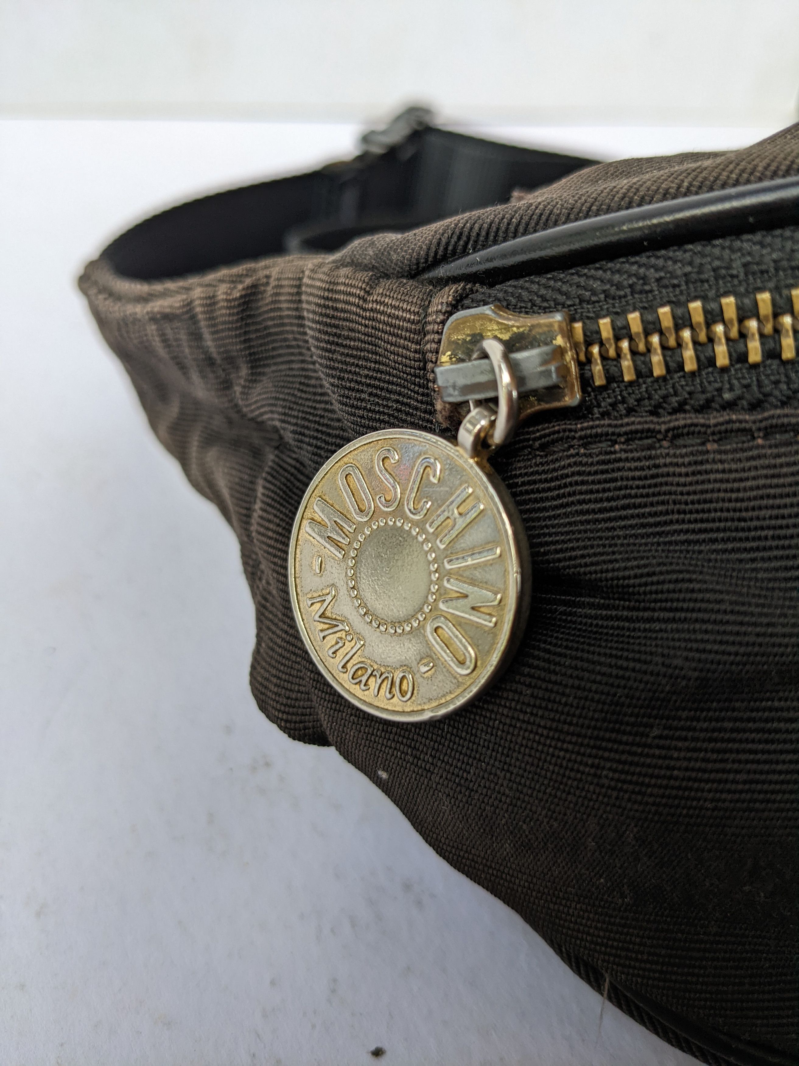 Moschino Authentic vintage MOSCHINO Waist bag redwall golden letter Size ONE SIZE - 4 Thumbnail