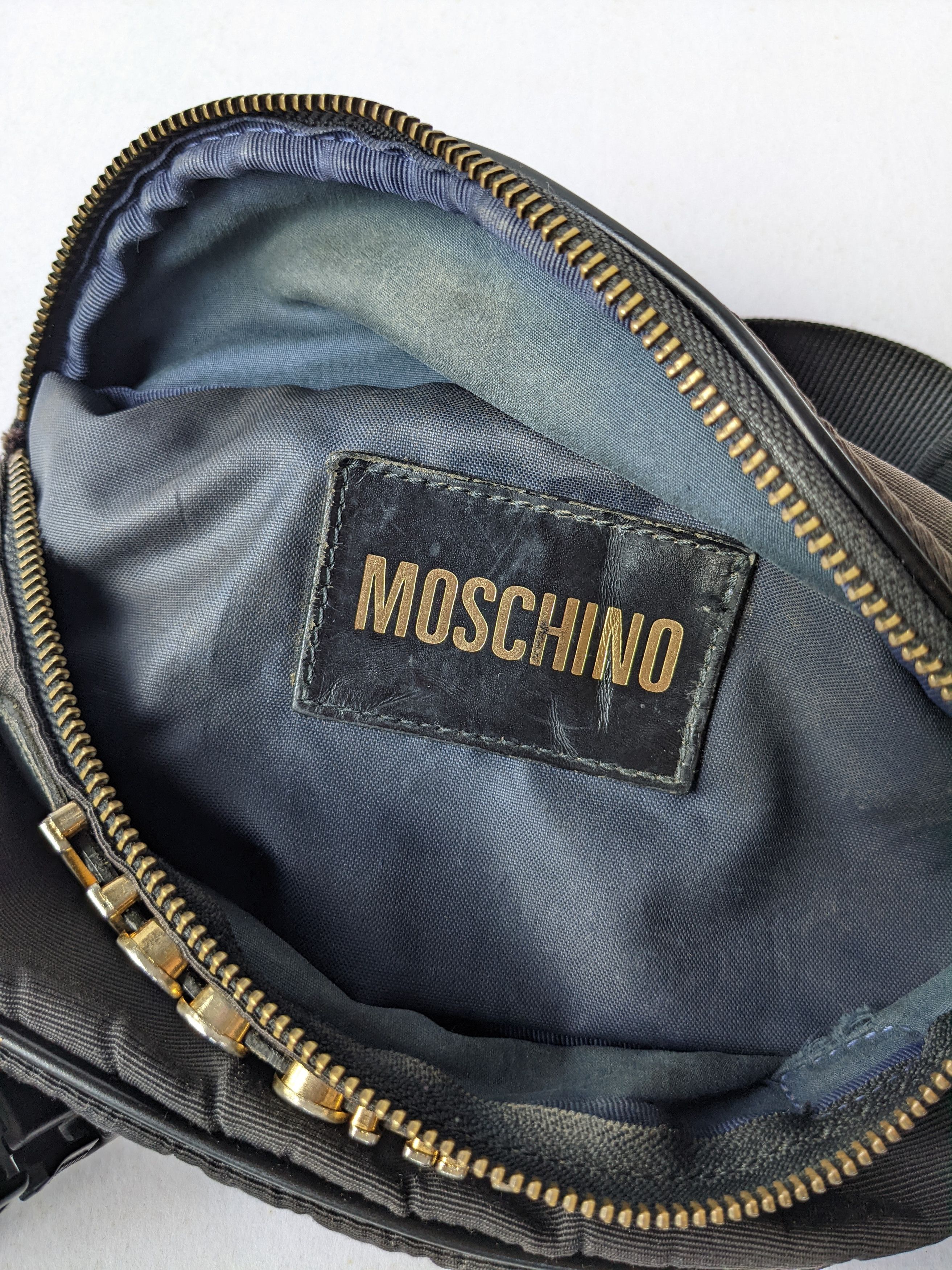 Moschino Authentic vintage MOSCHINO Waist bag redwall golden letter Size ONE SIZE - 7 Thumbnail