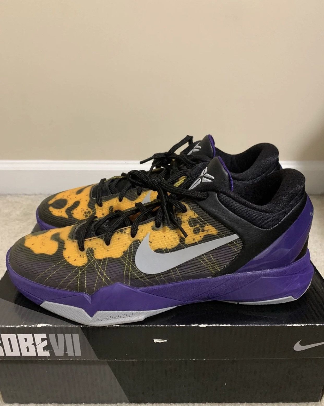Nike Zoom Kobe 7 Poison Dart Frog Lakers 2012 SIZE 10.5 Size US 10.5 / EU 43-44 - 2 Thumbnail
