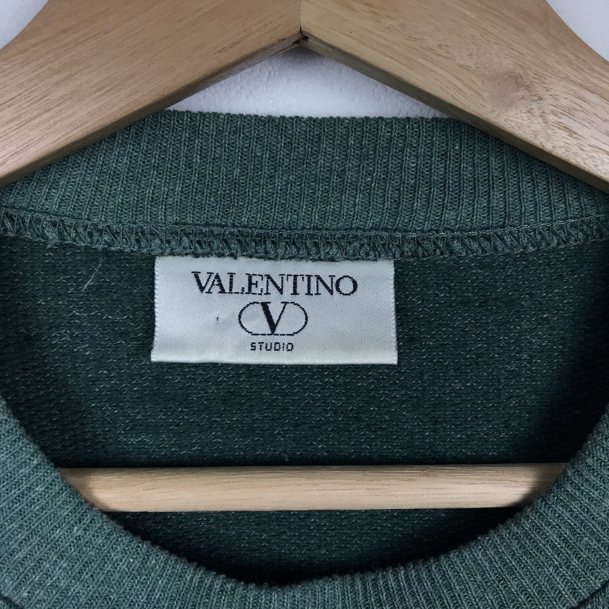 Designer × Valentino × Vintage Vintage Valentino Made Italy Embroidered Spell Sweatshirt Size US M / EU 48-50 / 2 - 3 Thumbnail