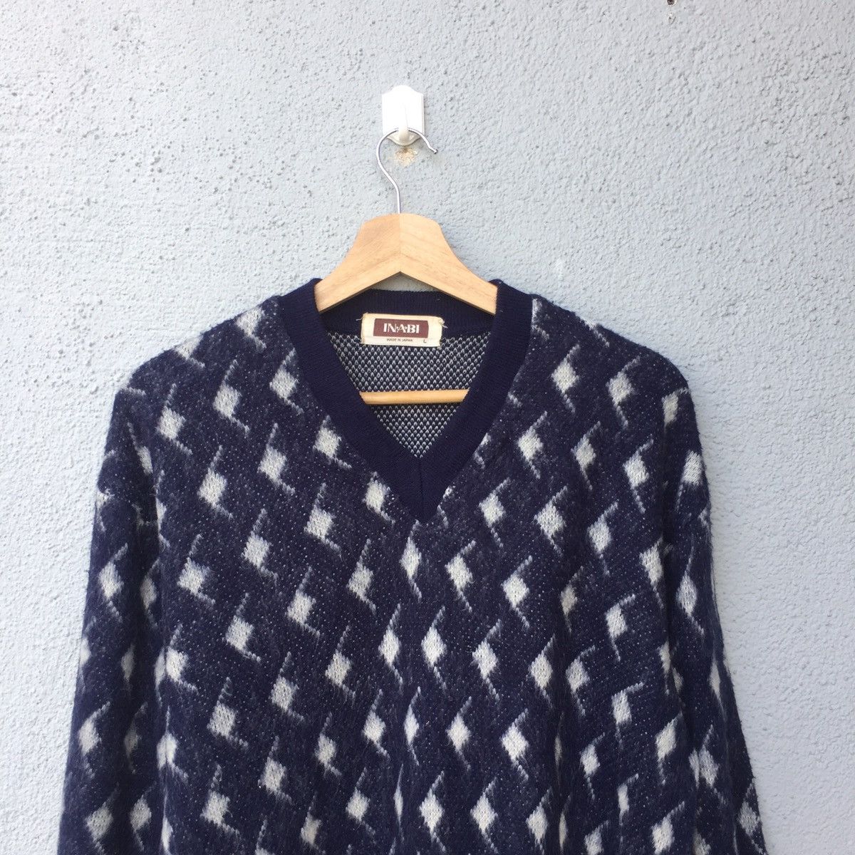 Aran Isles Knitwear × Japanese Brand Vintage Inabi Knitwear Sweater V Neck Size US L / EU 52-54 / 3 - 2 Thumbnail