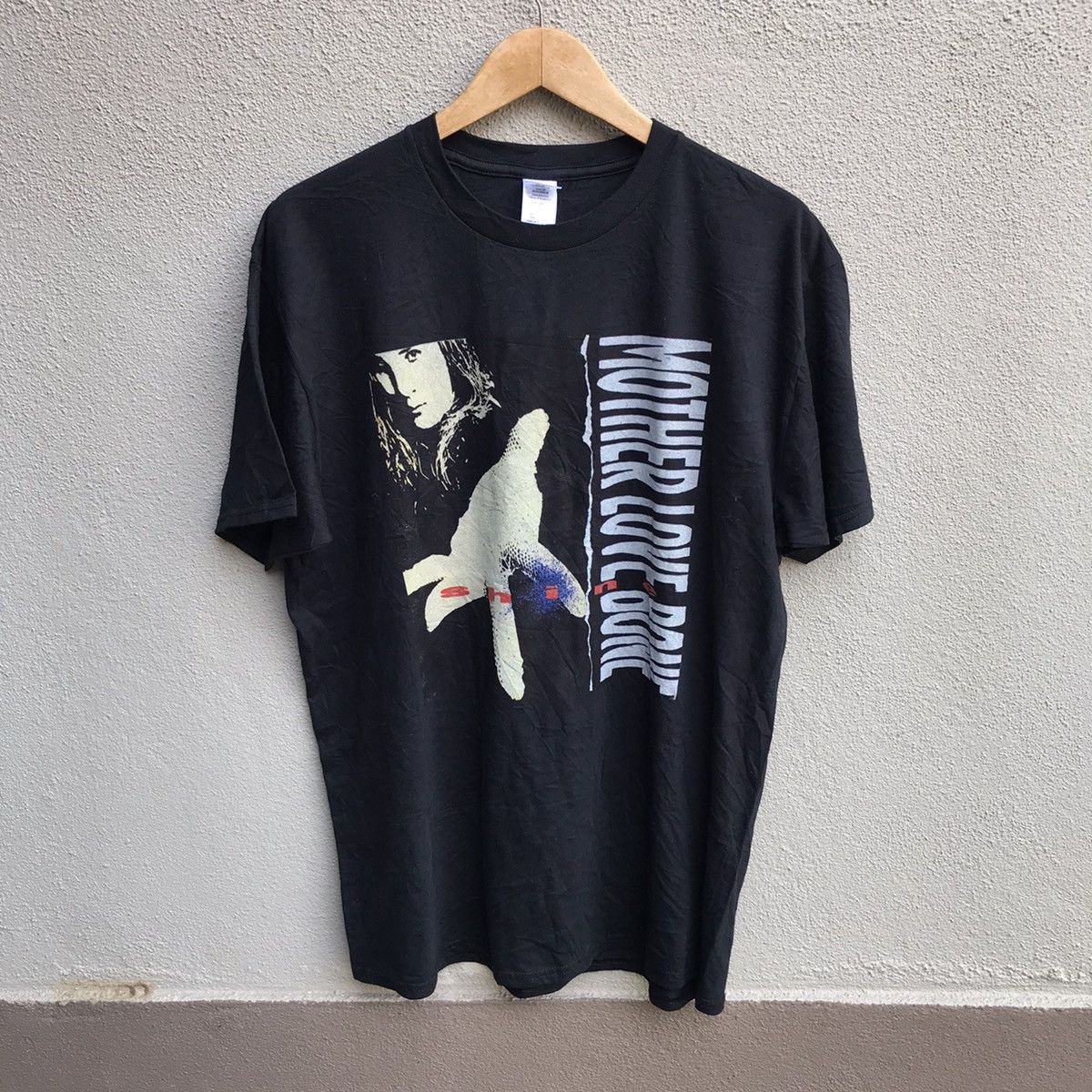 Band Tees MOTHER LOVE BONE band tee grunge soundgarden Size US XL / EU 56 / 4 - 1 Thumbnail
